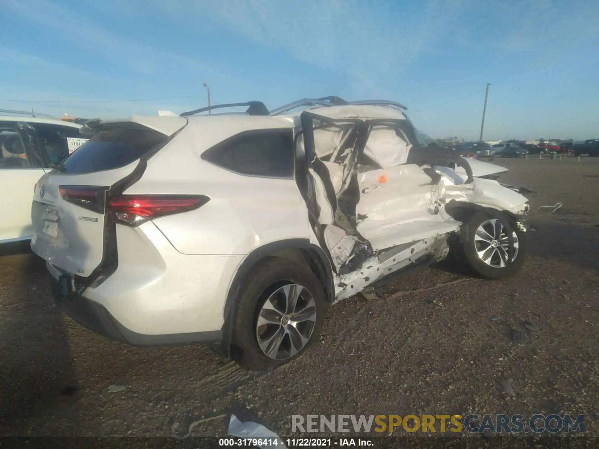 4 Photograph of a damaged car 5TDGARAH7MS007972 TOYOTA HIGHLANDER 2021