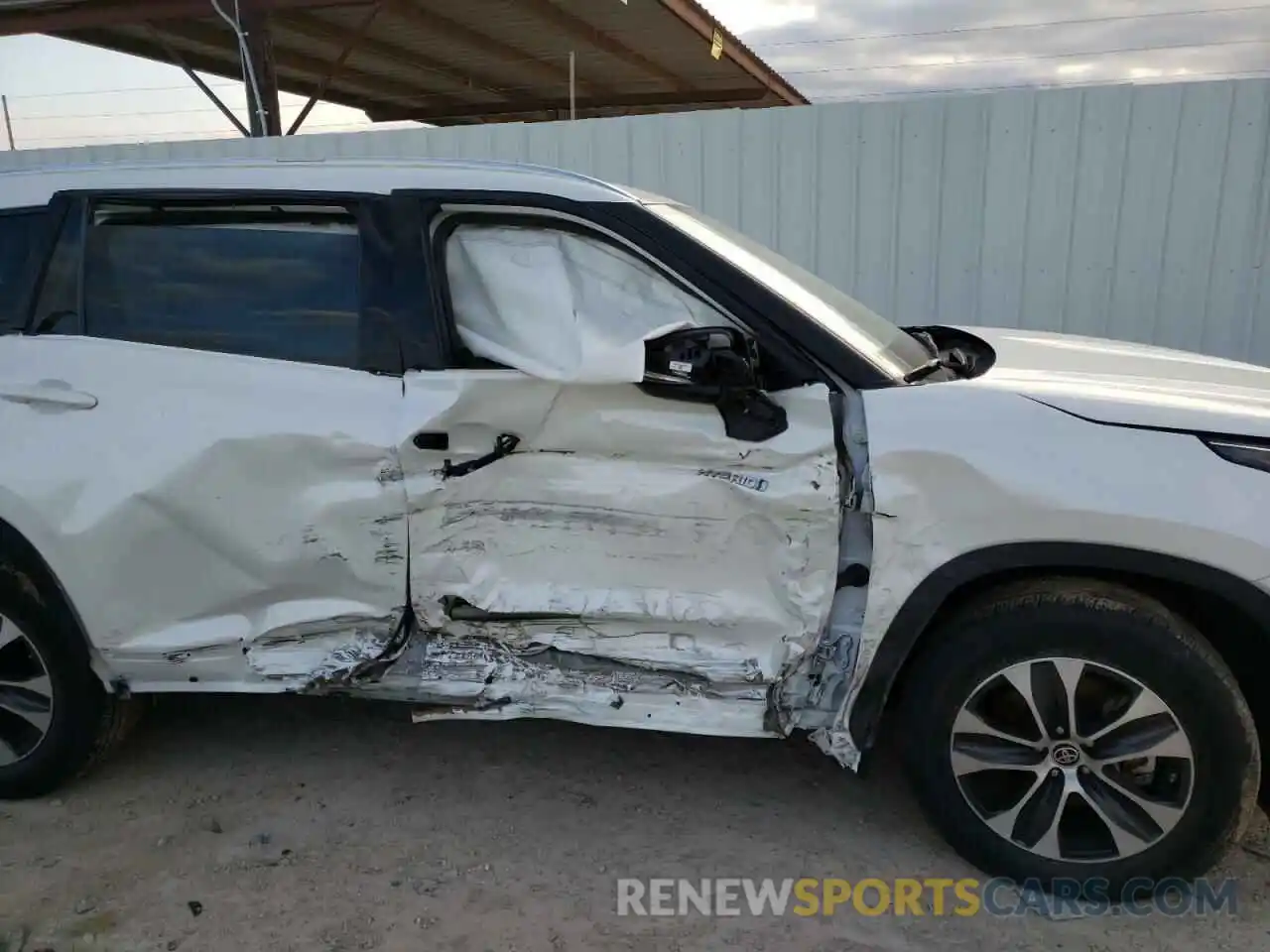 9 Photograph of a damaged car 5TDGARAHXMS504210 TOYOTA HIGHLANDER 2021