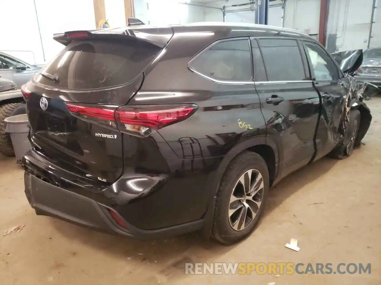 4 Photograph of a damaged car 5TDGBRCH0MS061009 TOYOTA HIGHLANDER 2021