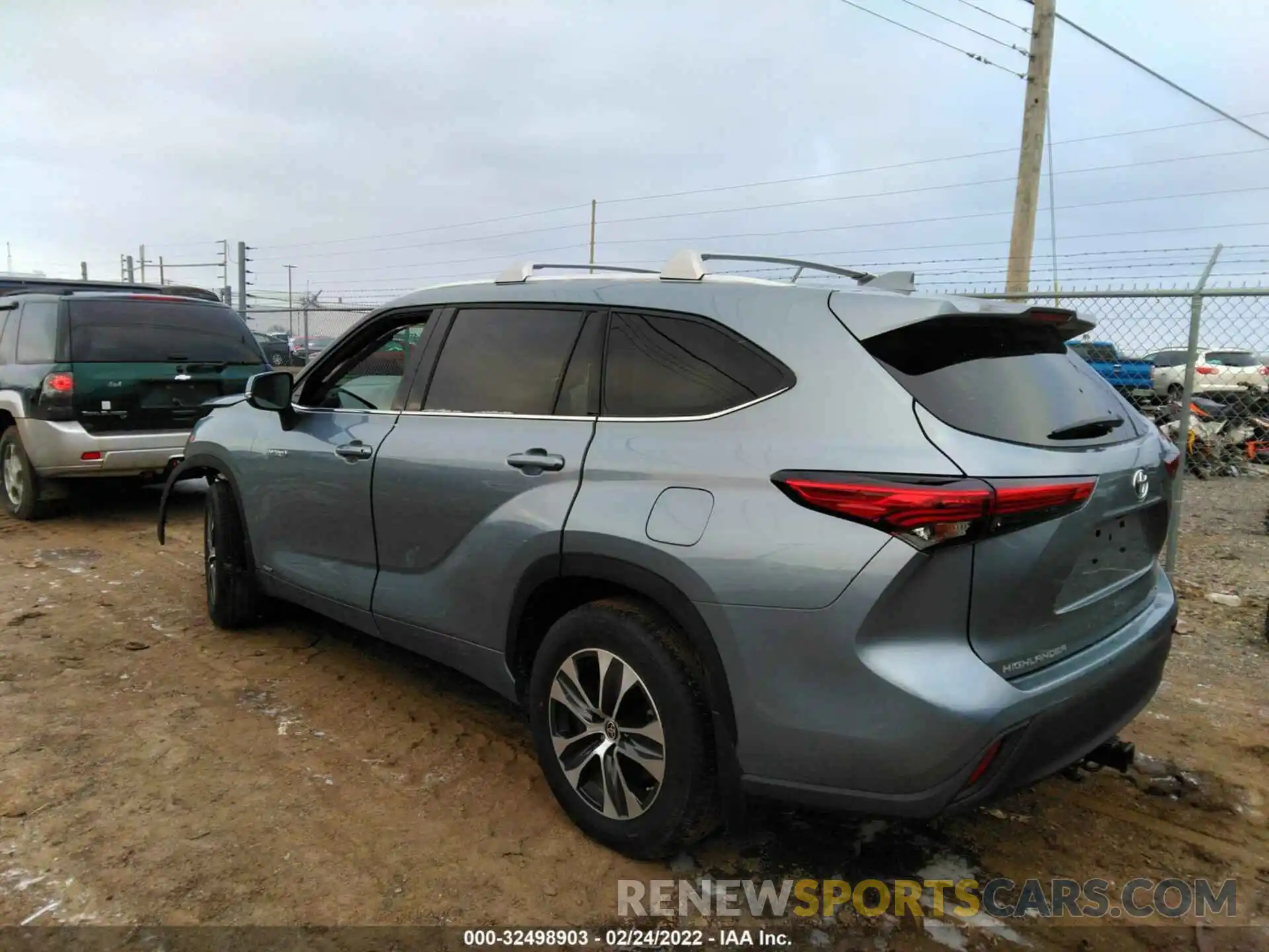 3 Photograph of a damaged car 5TDGBRCH2MS028366 TOYOTA HIGHLANDER 2021