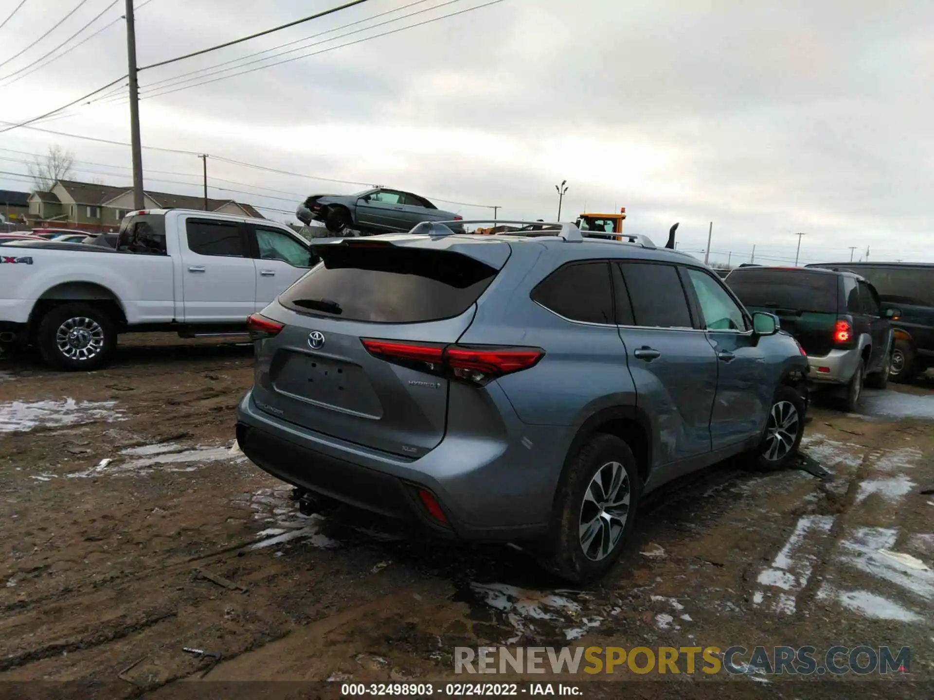 4 Photograph of a damaged car 5TDGBRCH2MS028366 TOYOTA HIGHLANDER 2021