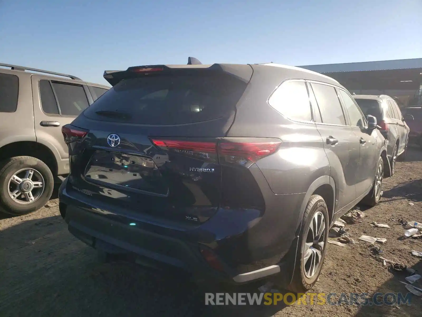 4 Photograph of a damaged car 5TDGBRCH2MS038413 TOYOTA HIGHLANDER 2021