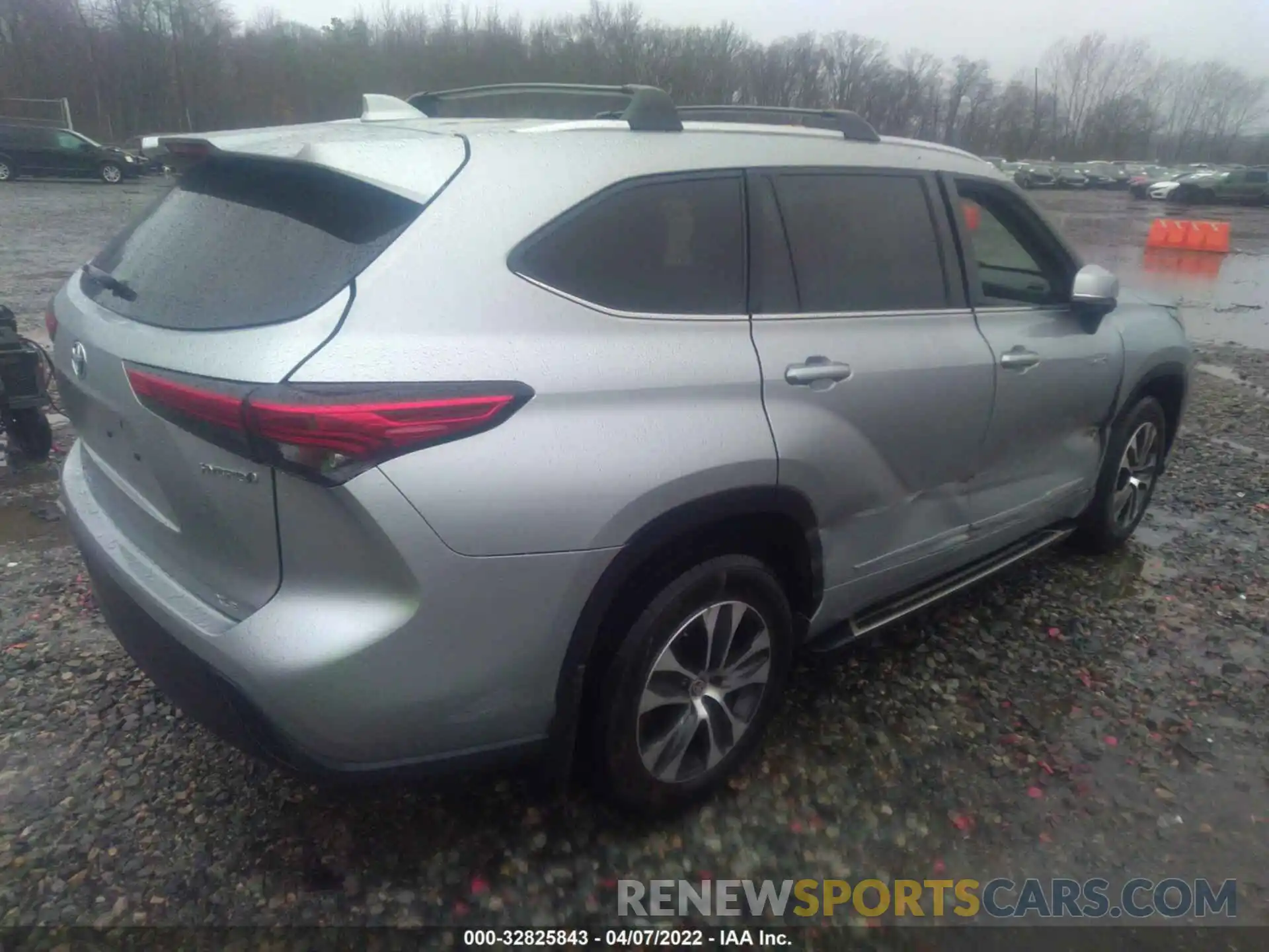 4 Photograph of a damaged car 5TDGBRCH2MS520105 TOYOTA HIGHLANDER 2021