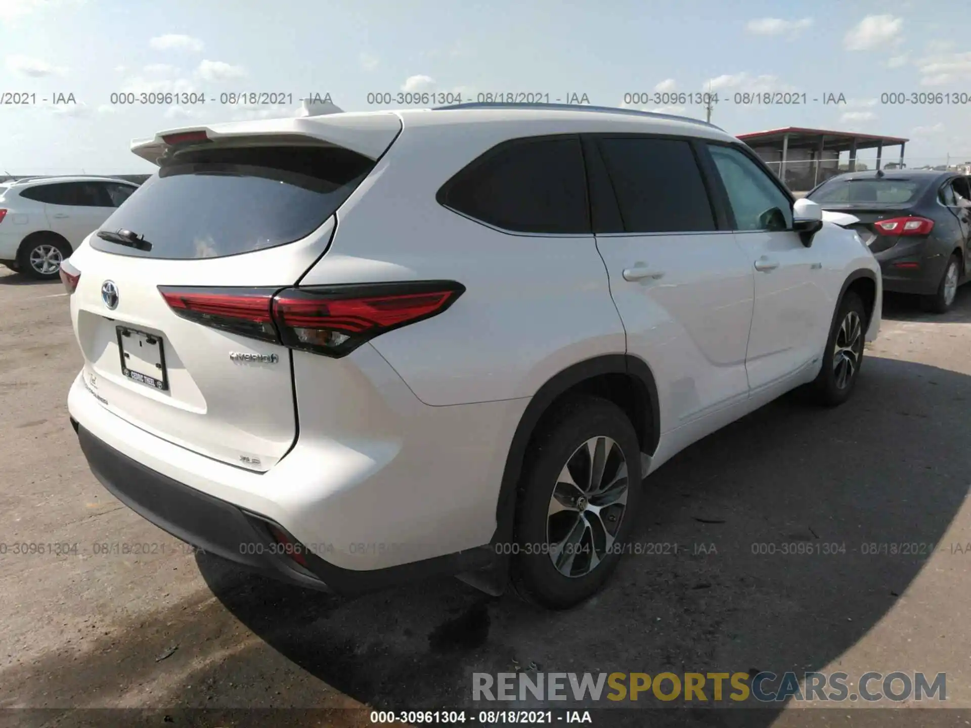 4 Photograph of a damaged car 5TDGBRCH3MS040073 TOYOTA HIGHLANDER 2021