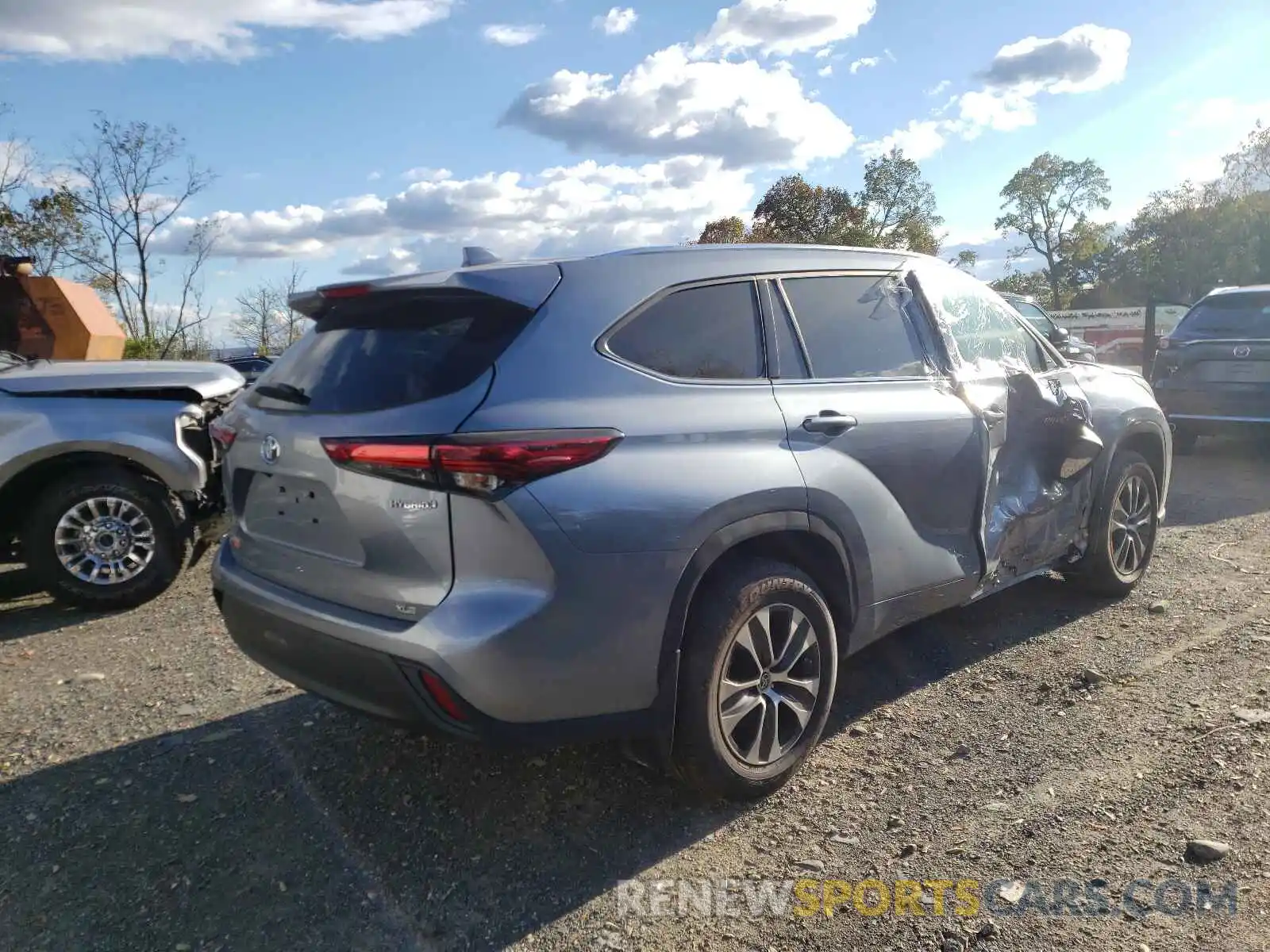 4 Photograph of a damaged car 5TDGBRCH4MS043516 TOYOTA HIGHLANDER 2021