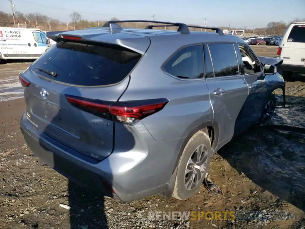 4 Photograph of a damaged car 5TDGBRCH4MS047694 TOYOTA HIGHLANDER 2021