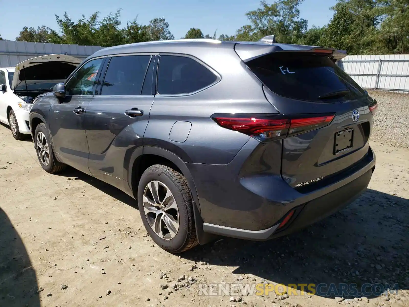 3 Photograph of a damaged car 5TDGBRCH4MS521806 TOYOTA HIGHLANDER 2021