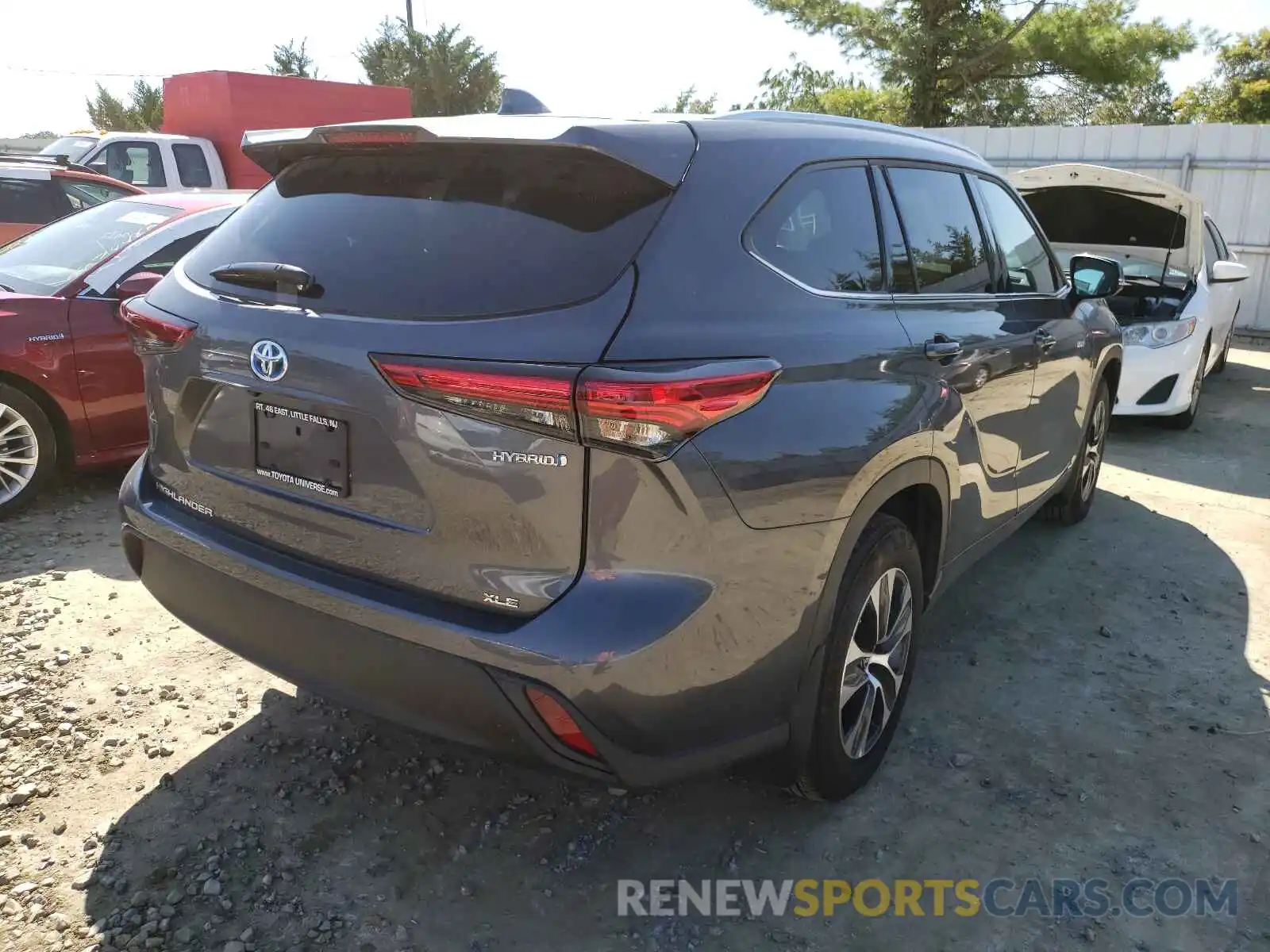 4 Photograph of a damaged car 5TDGBRCH4MS521806 TOYOTA HIGHLANDER 2021