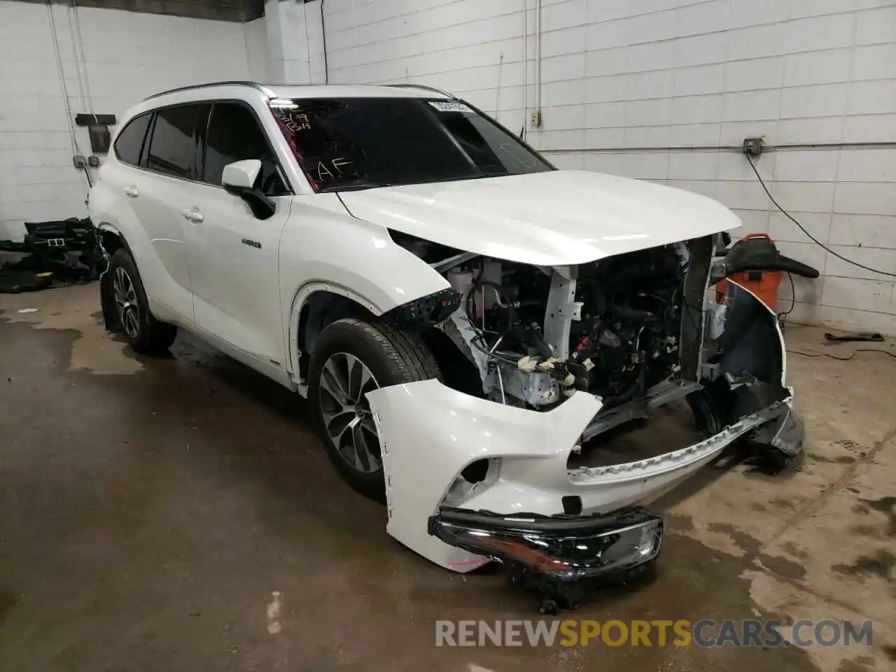 1 Photograph of a damaged car 5TDGBRCH5MS035943 TOYOTA HIGHLANDER 2021