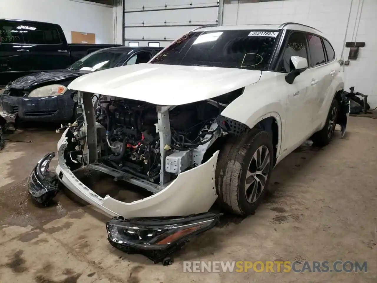 2 Photograph of a damaged car 5TDGBRCH5MS035943 TOYOTA HIGHLANDER 2021