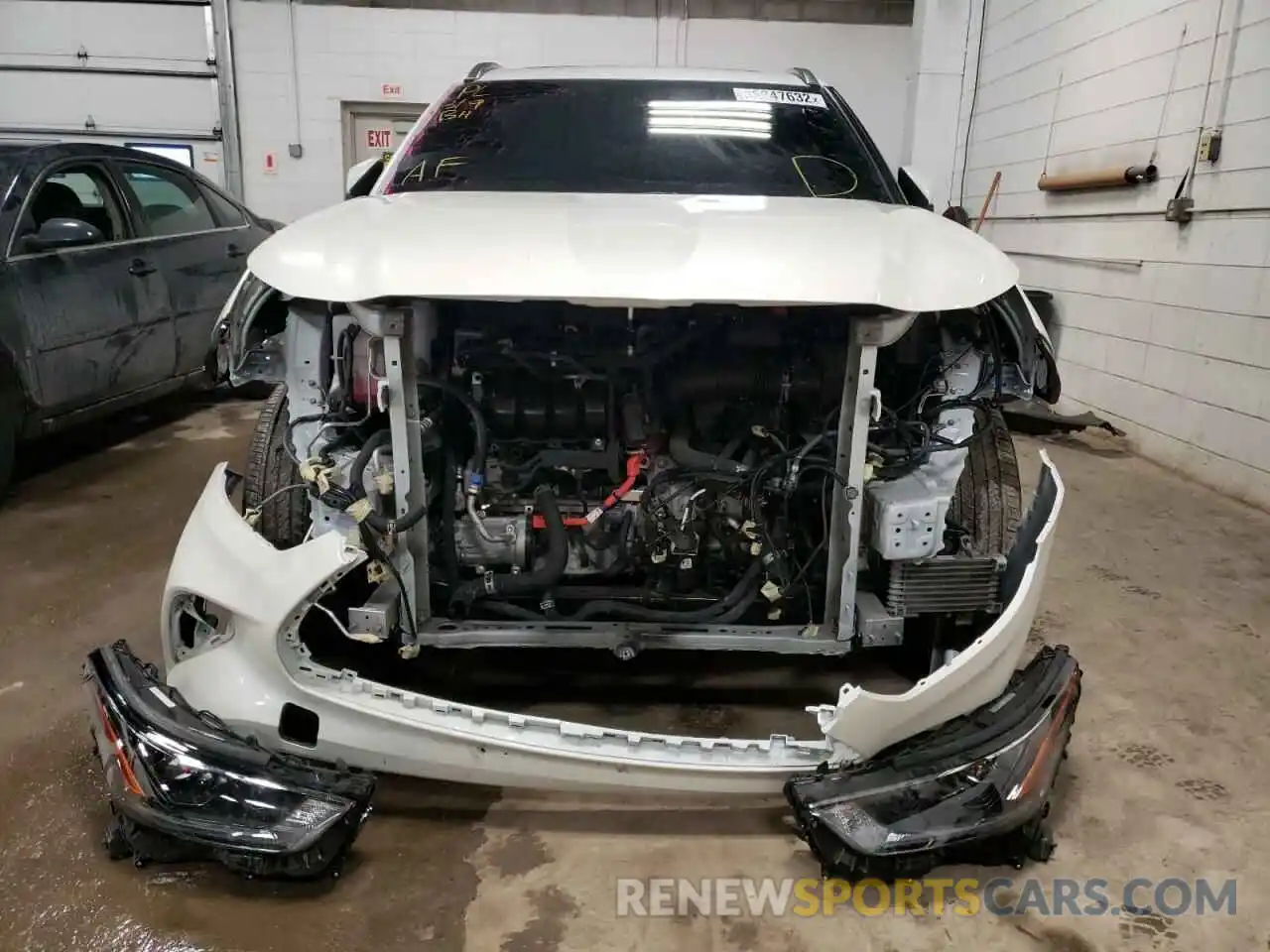 9 Photograph of a damaged car 5TDGBRCH5MS035943 TOYOTA HIGHLANDER 2021