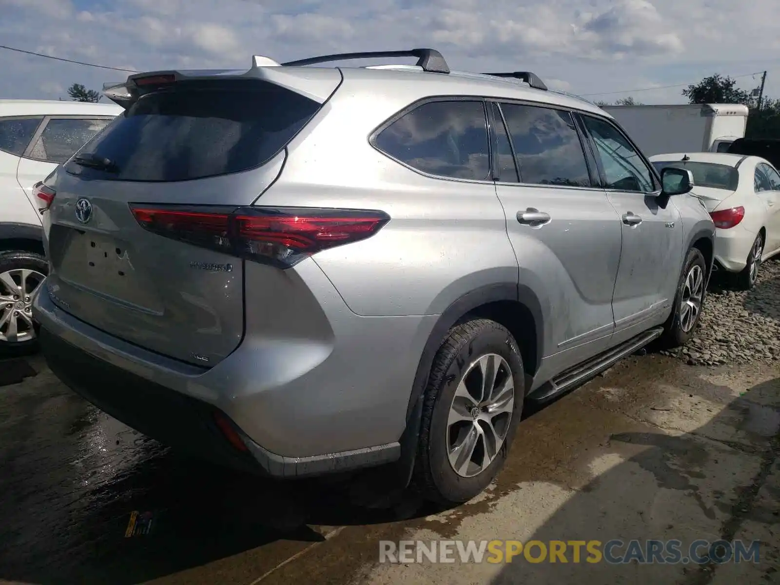 4 Photograph of a damaged car 5TDGBRCH5MS040169 TOYOTA HIGHLANDER 2021