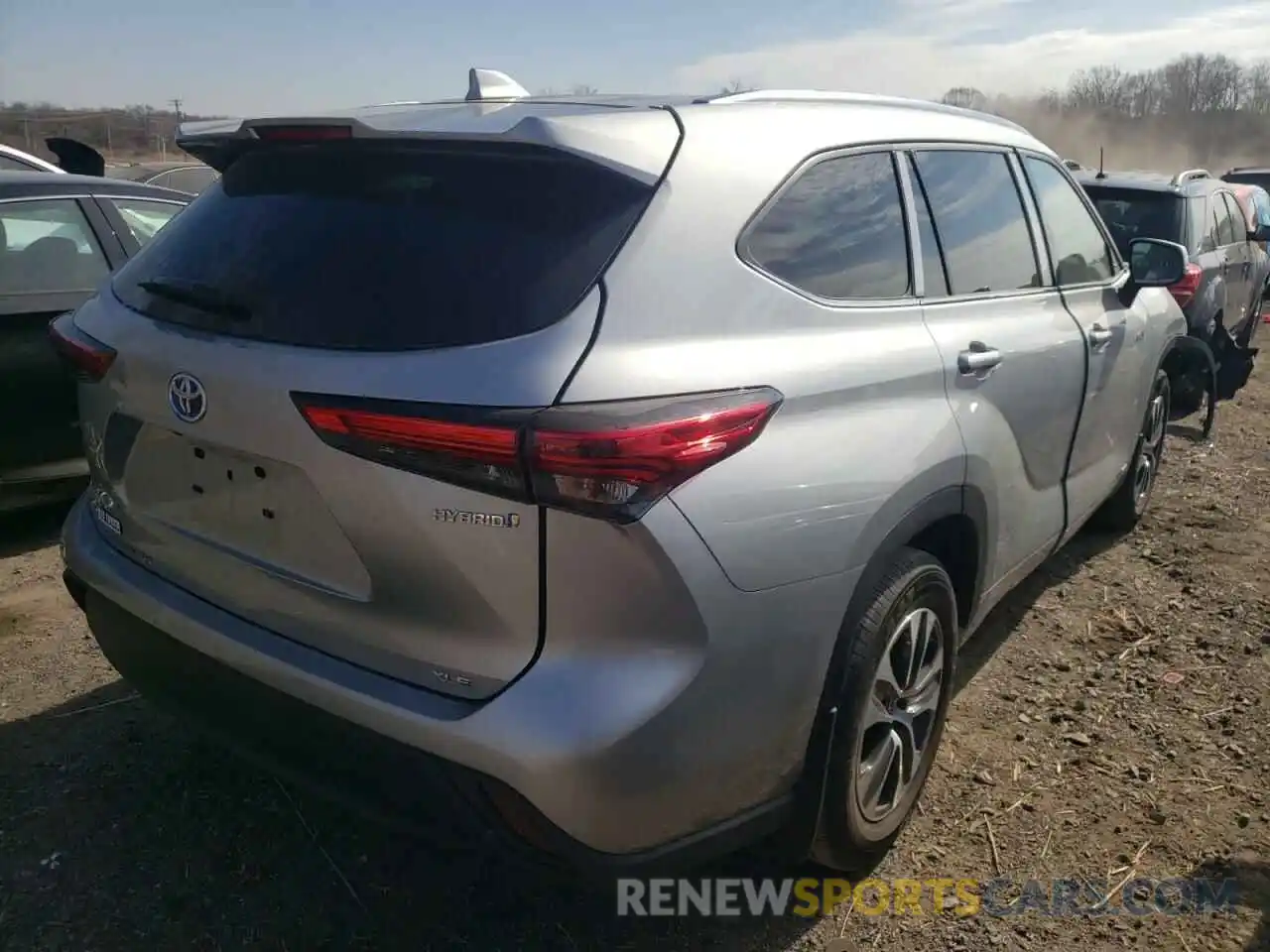 4 Photograph of a damaged car 5TDGBRCH5MS518817 TOYOTA HIGHLANDER 2021