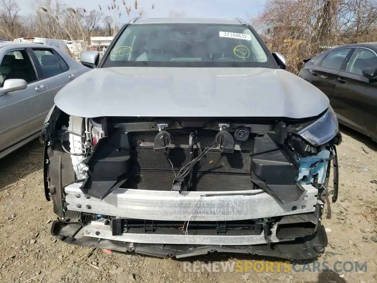 9 Photograph of a damaged car 5TDGBRCH5MS518817 TOYOTA HIGHLANDER 2021