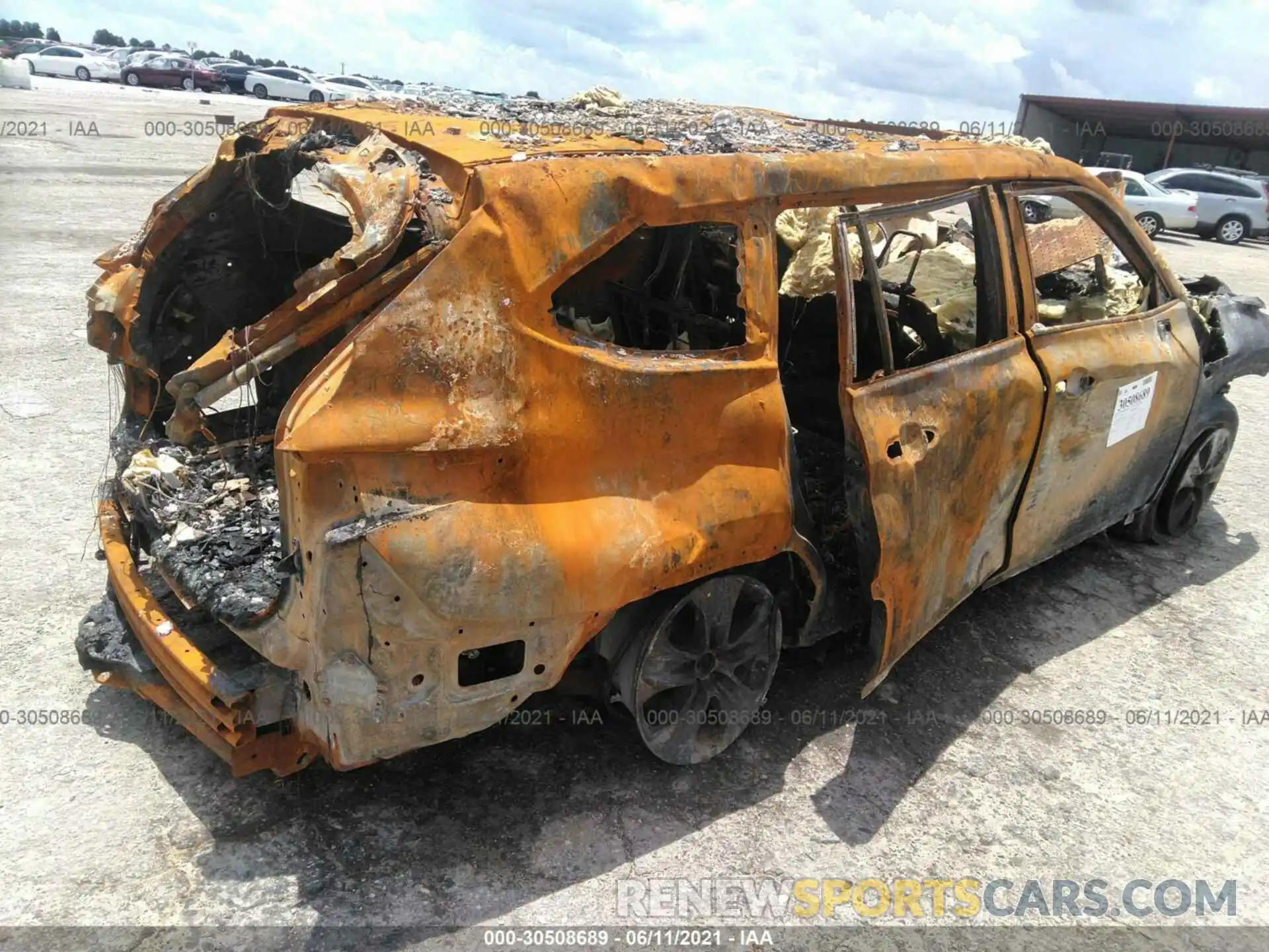 4 Photograph of a damaged car 5TDGBRCH5MS522124 TOYOTA HIGHLANDER 2021