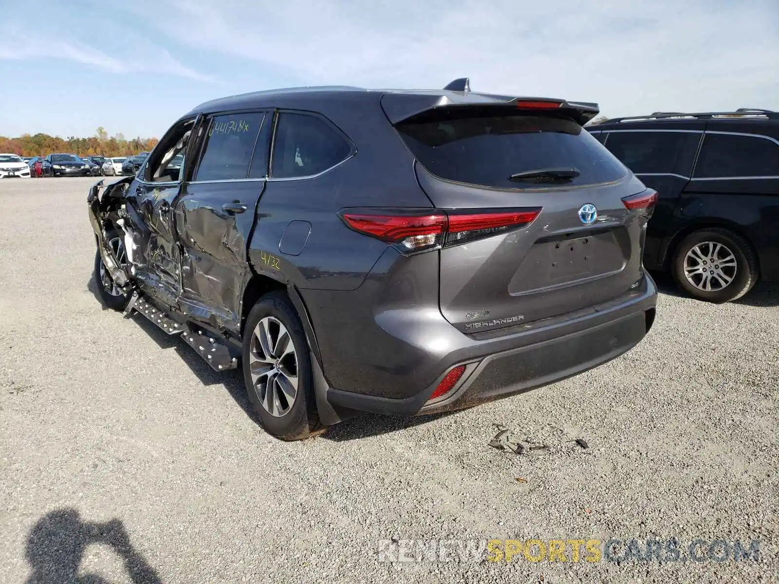 3 Photograph of a damaged car 5TDGBRCH5MS533480 TOYOTA HIGHLANDER 2021