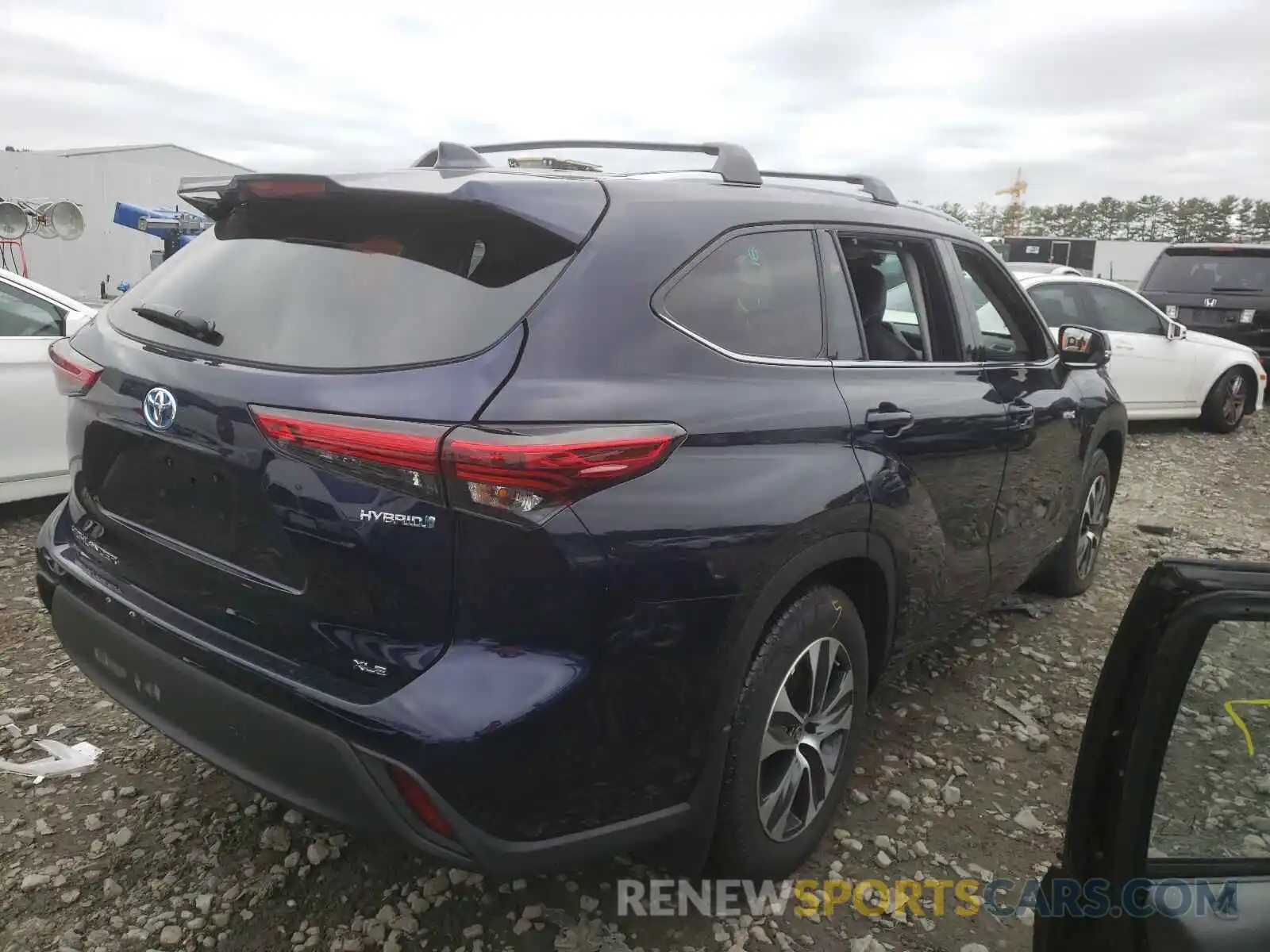 4 Photograph of a damaged car 5TDGBRCH6MS525842 TOYOTA HIGHLANDER 2021