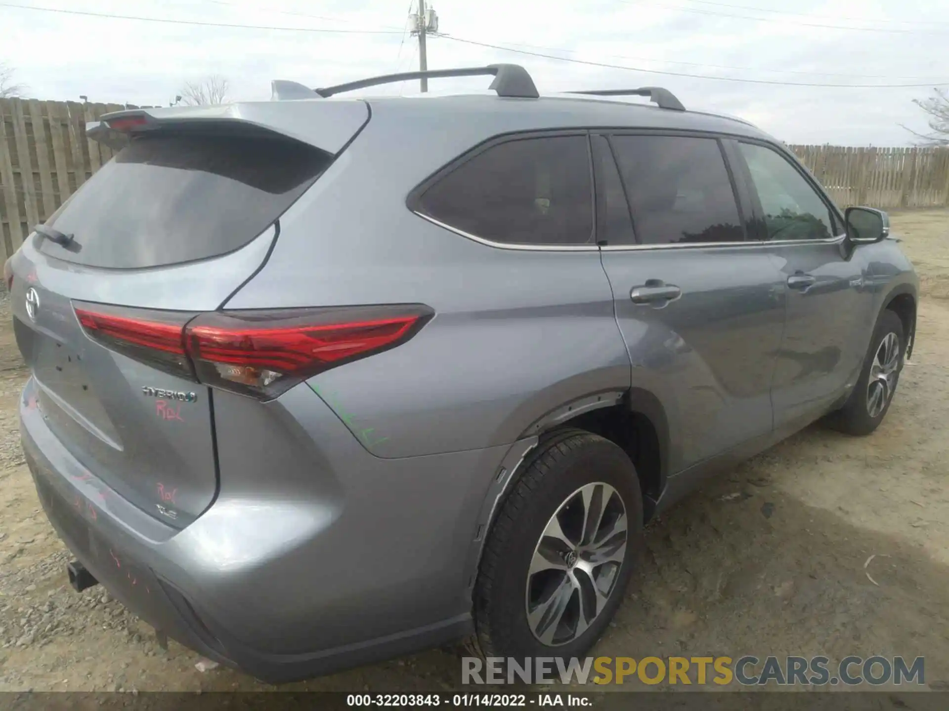 4 Photograph of a damaged car 5TDGBRCH7MS046992 TOYOTA HIGHLANDER 2021