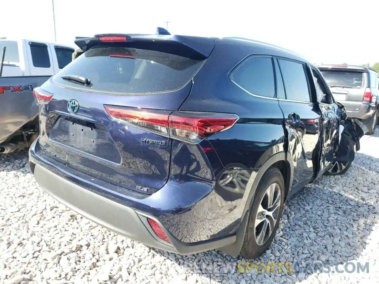 4 Photograph of a damaged car 5TDGBRCH7MS052579 TOYOTA HIGHLANDER 2021