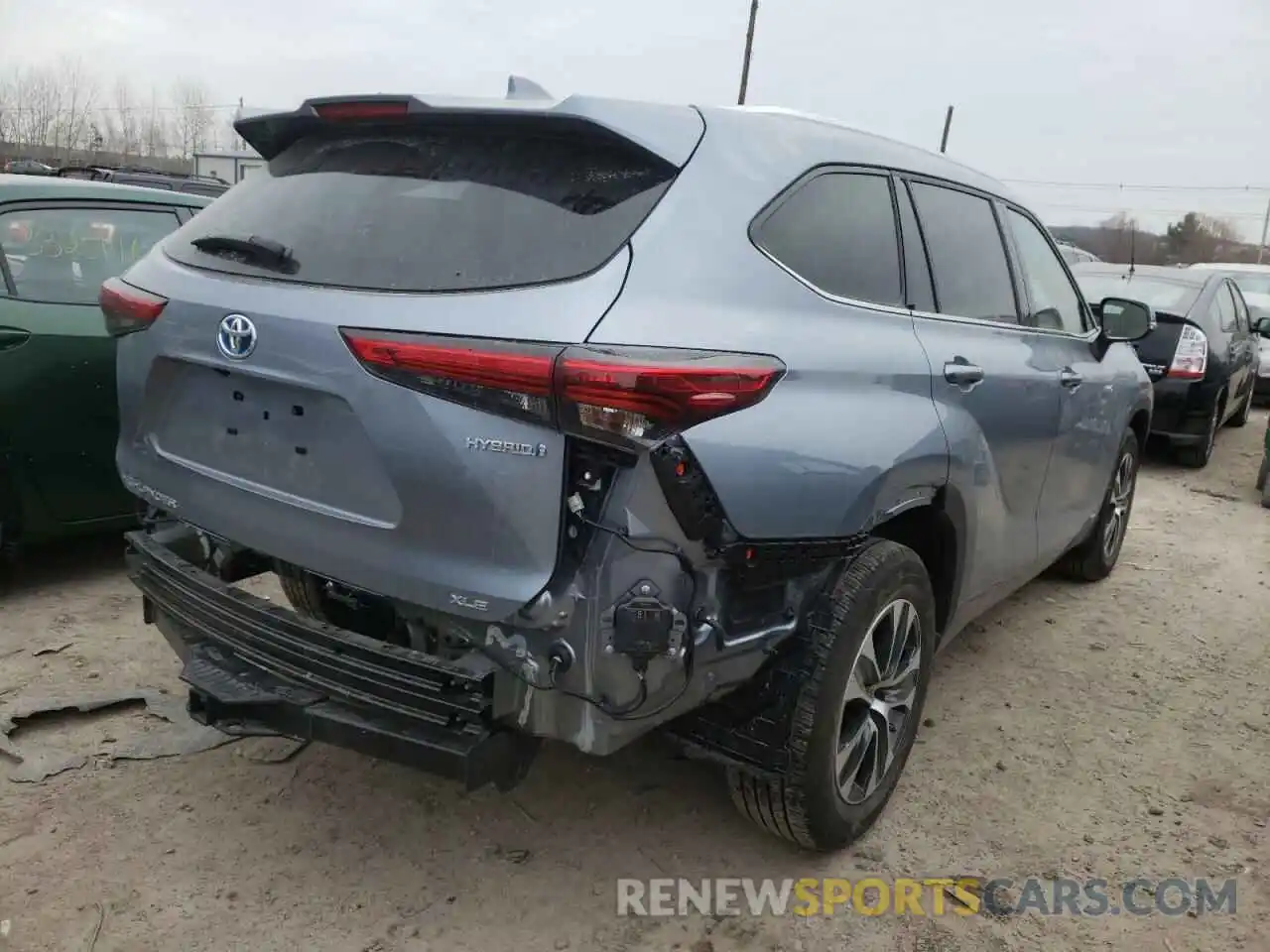 4 Photograph of a damaged car 5TDGBRCH7MS053456 TOYOTA HIGHLANDER 2021