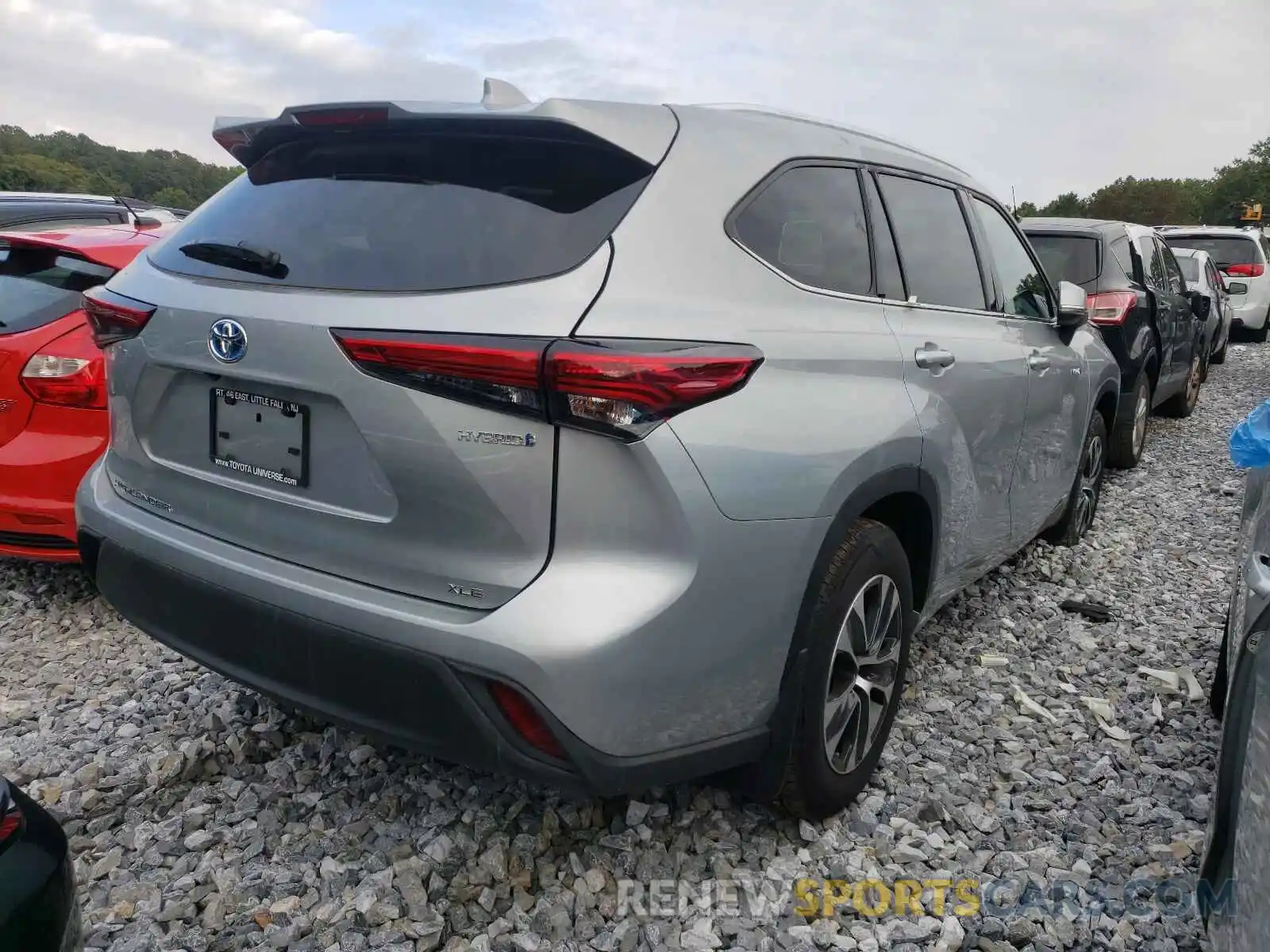 4 Photograph of a damaged car 5TDGBRCH7MS523291 TOYOTA HIGHLANDER 2021