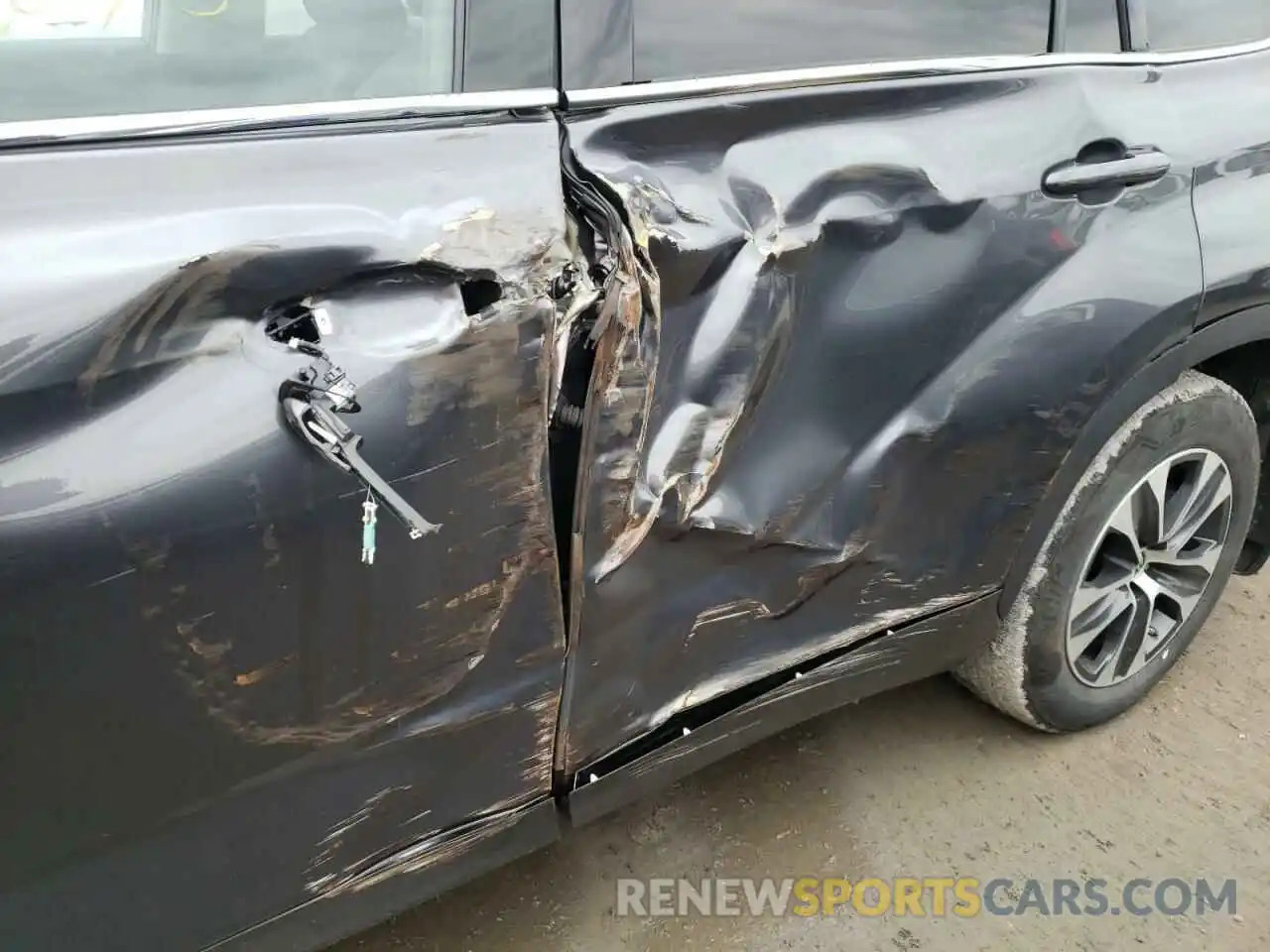 9 Photograph of a damaged car 5TDGBRCH7MS524814 TOYOTA HIGHLANDER 2021