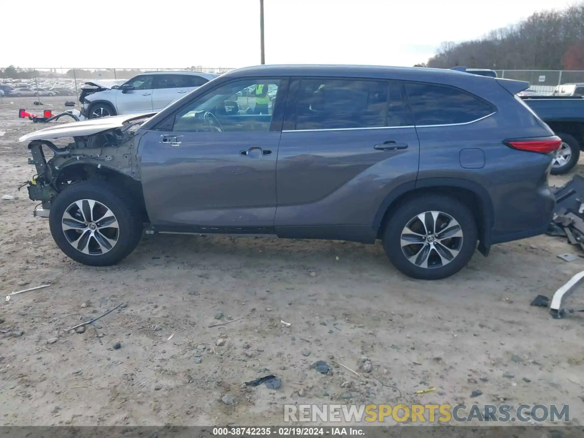 15 Photograph of a damaged car 5TDGBRCH8MS047178 TOYOTA HIGHLANDER 2021