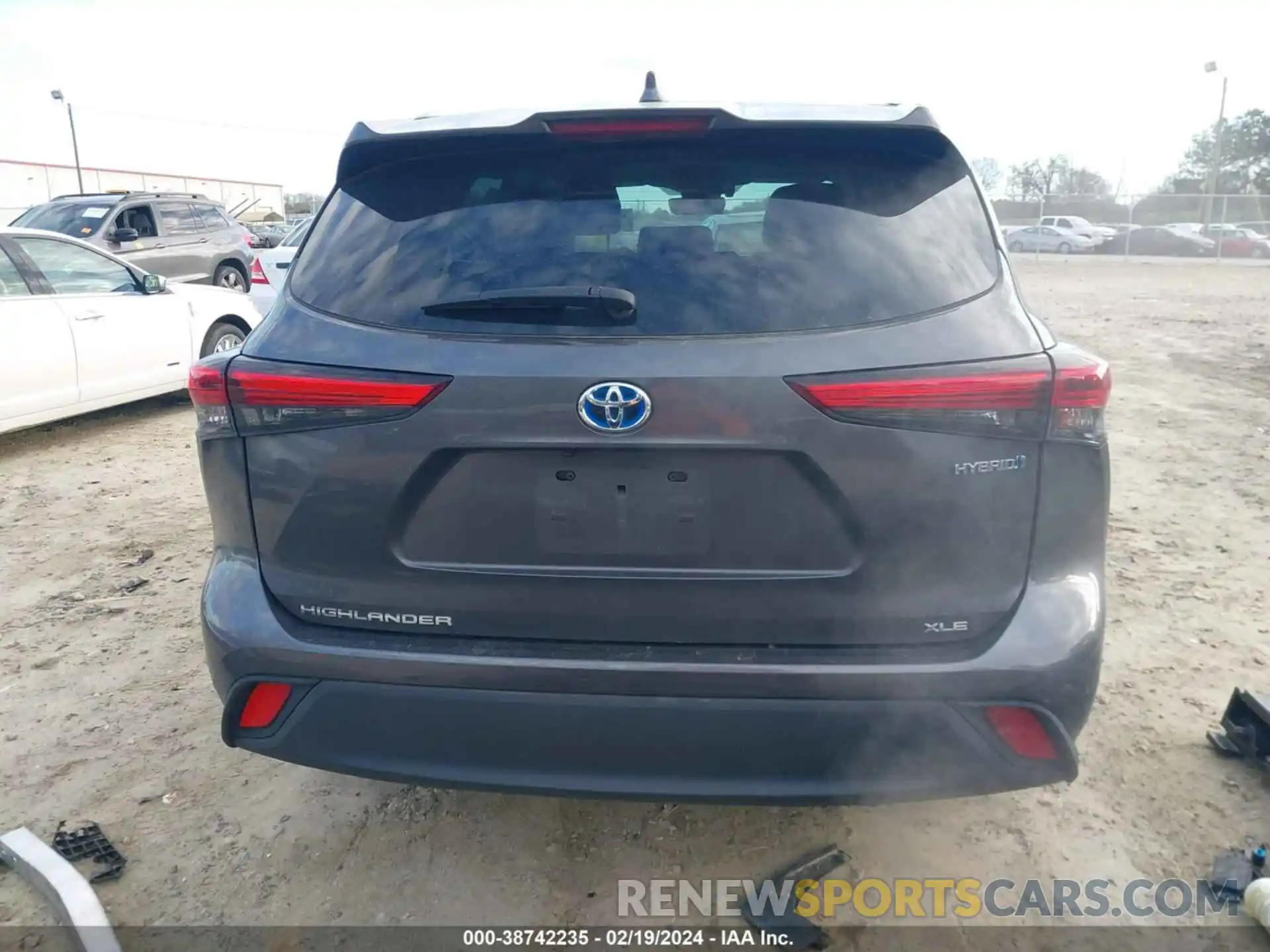 17 Photograph of a damaged car 5TDGBRCH8MS047178 TOYOTA HIGHLANDER 2021