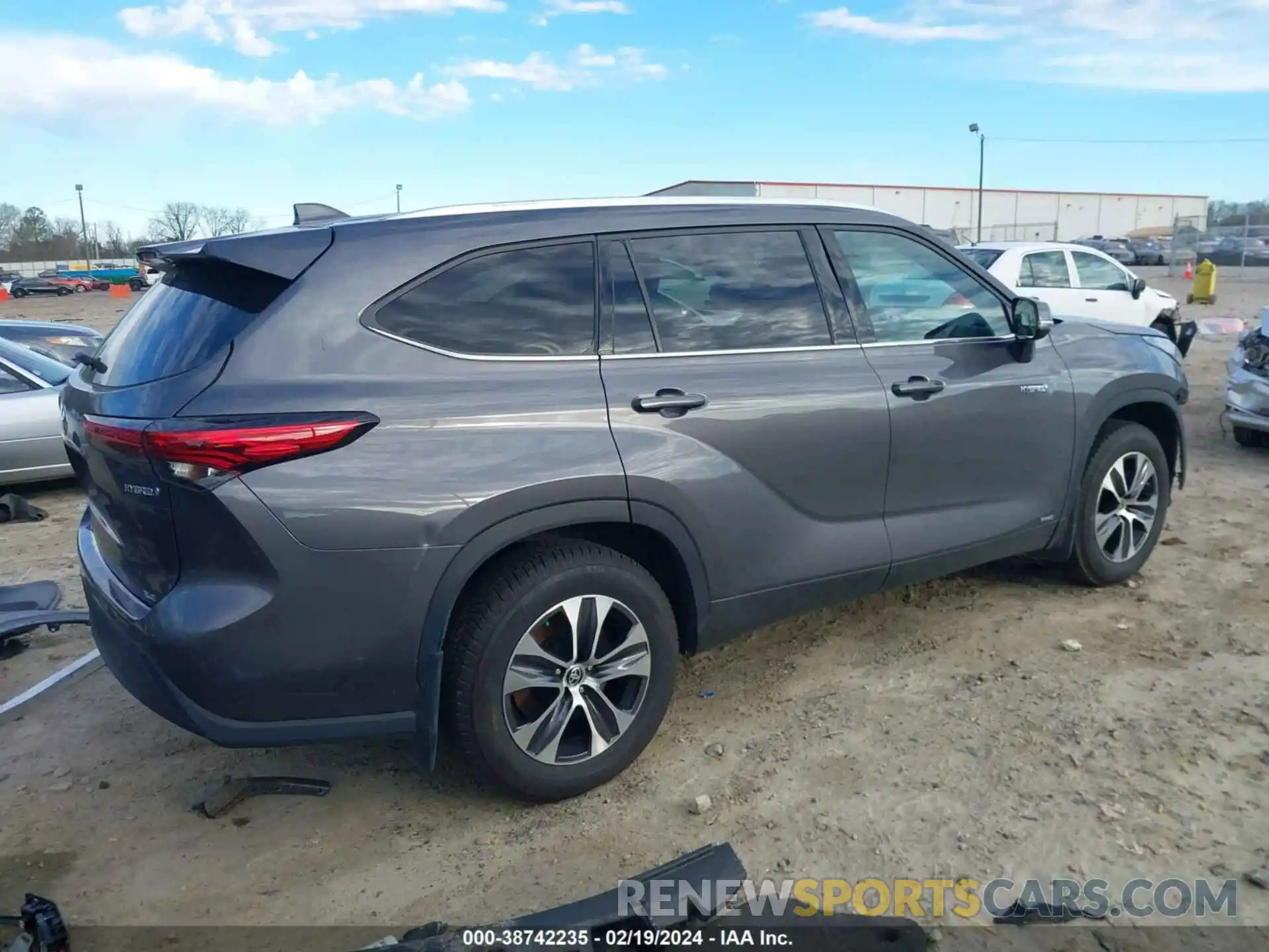 4 Photograph of a damaged car 5TDGBRCH8MS047178 TOYOTA HIGHLANDER 2021