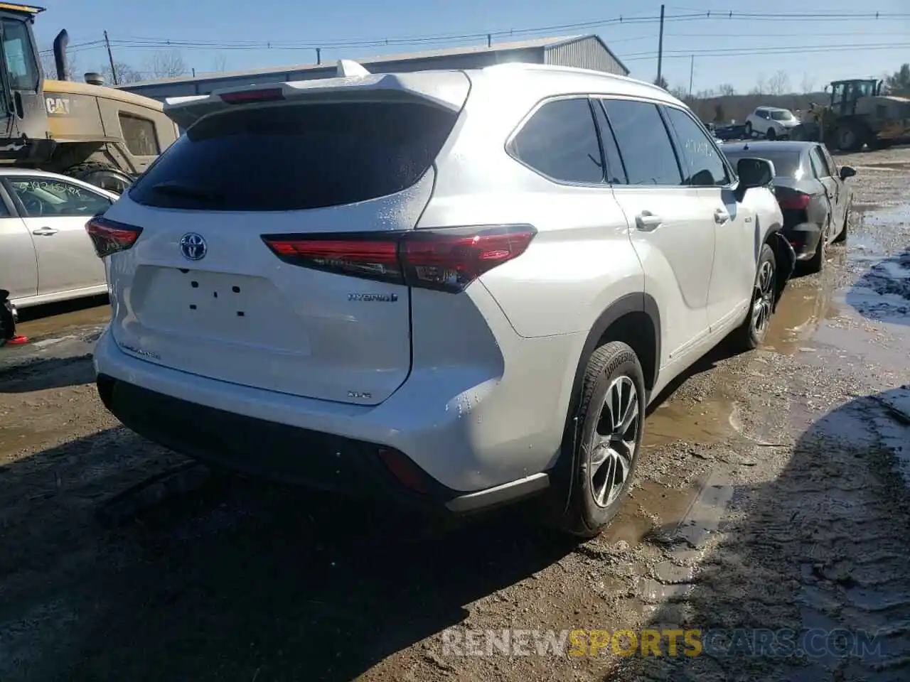 4 Photograph of a damaged car 5TDGBRCH8MS052560 TOYOTA HIGHLANDER 2021