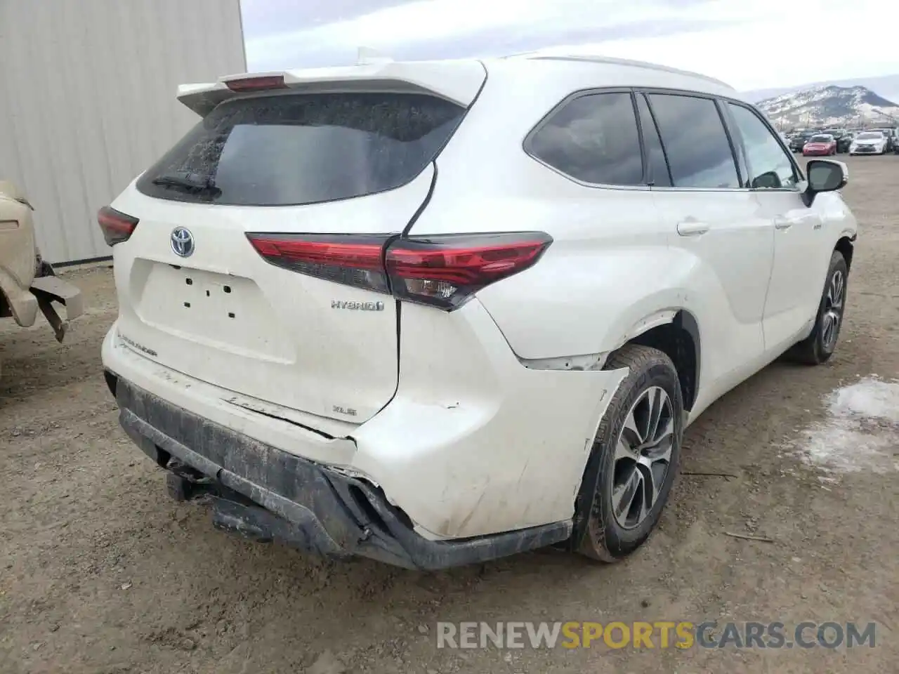 4 Photograph of a damaged car 5TDGBRCH8MS523199 TOYOTA HIGHLANDER 2021