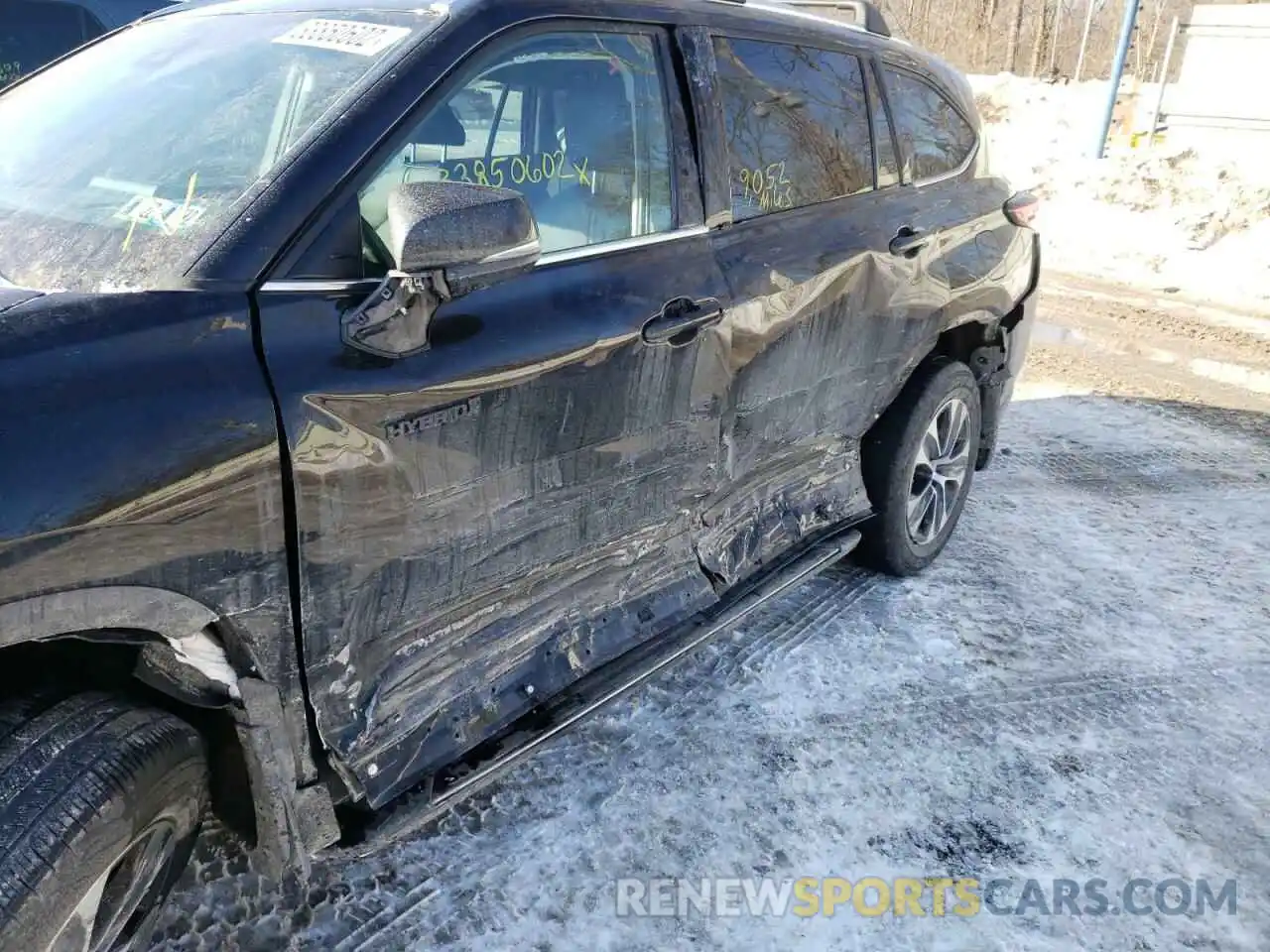 9 Photograph of a damaged car 5TDGBRCH8MS533831 TOYOTA HIGHLANDER 2021