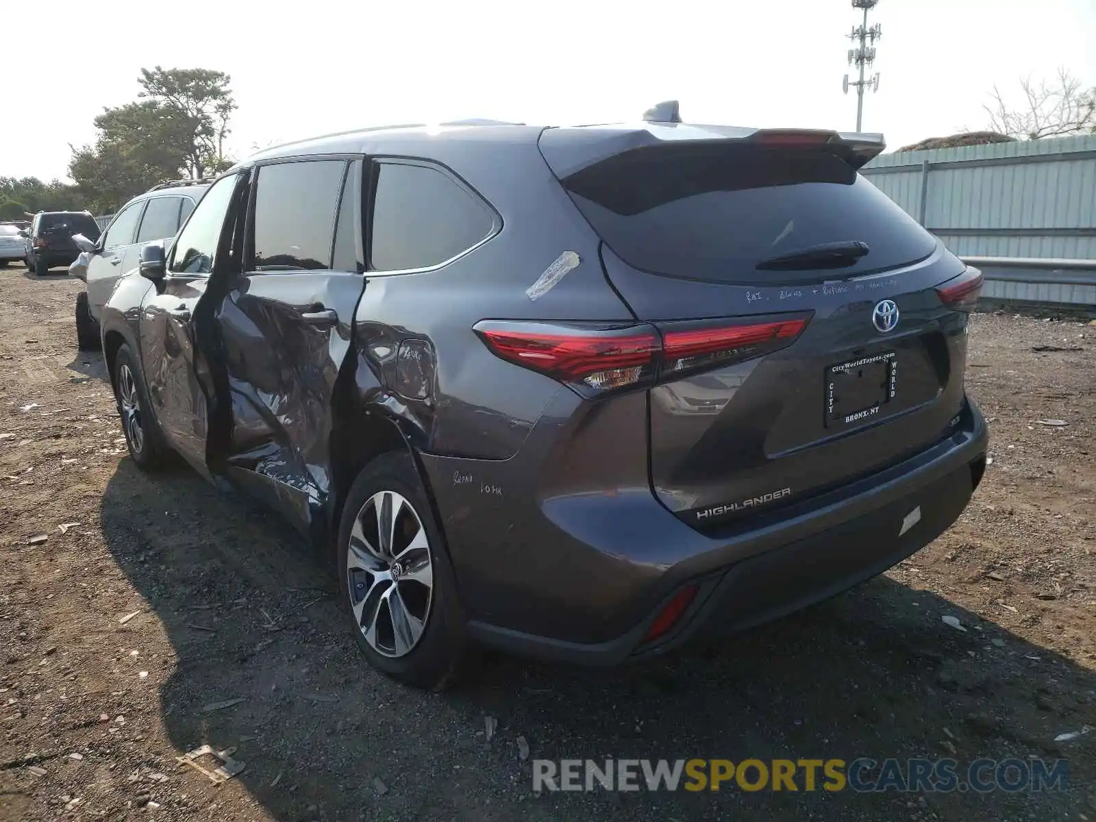 3 Photograph of a damaged car 5TDGBRCH9MS035797 TOYOTA HIGHLANDER 2021