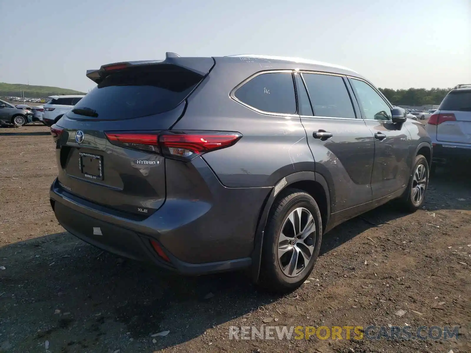 4 Photograph of a damaged car 5TDGBRCH9MS035797 TOYOTA HIGHLANDER 2021