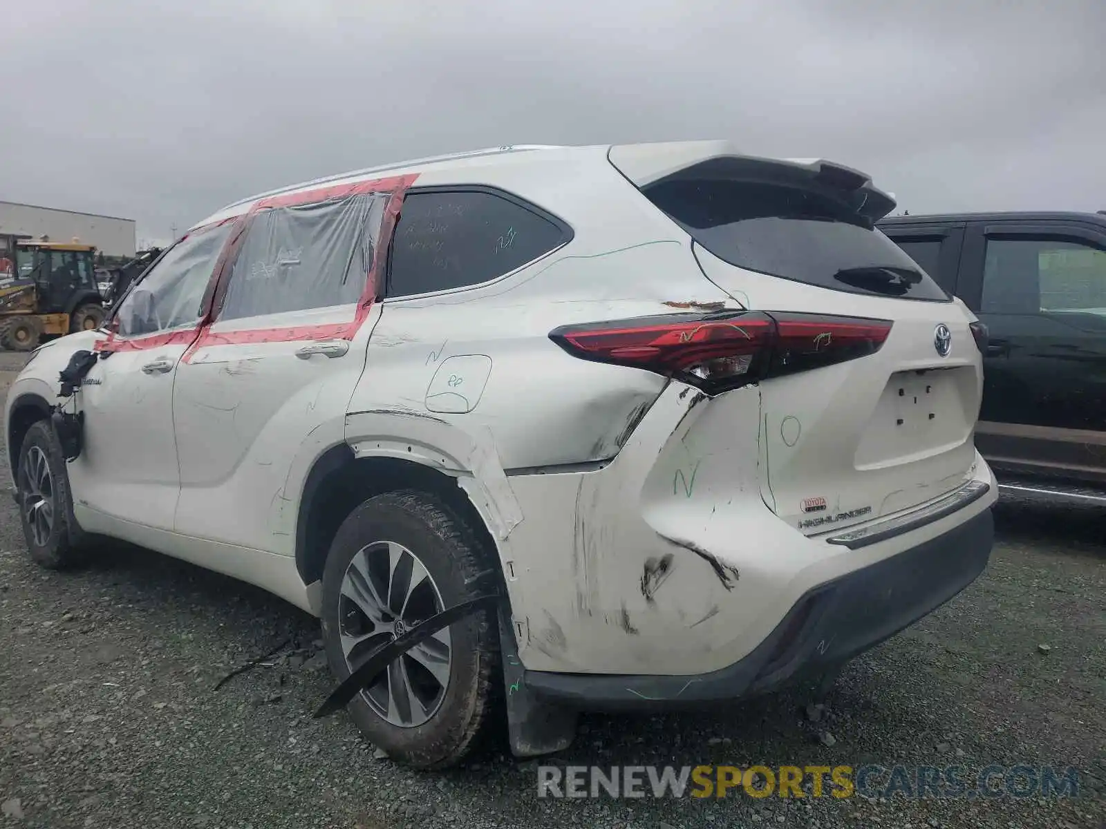 3 Photograph of a damaged car 5TDGBRCH9MS051918 TOYOTA HIGHLANDER 2021