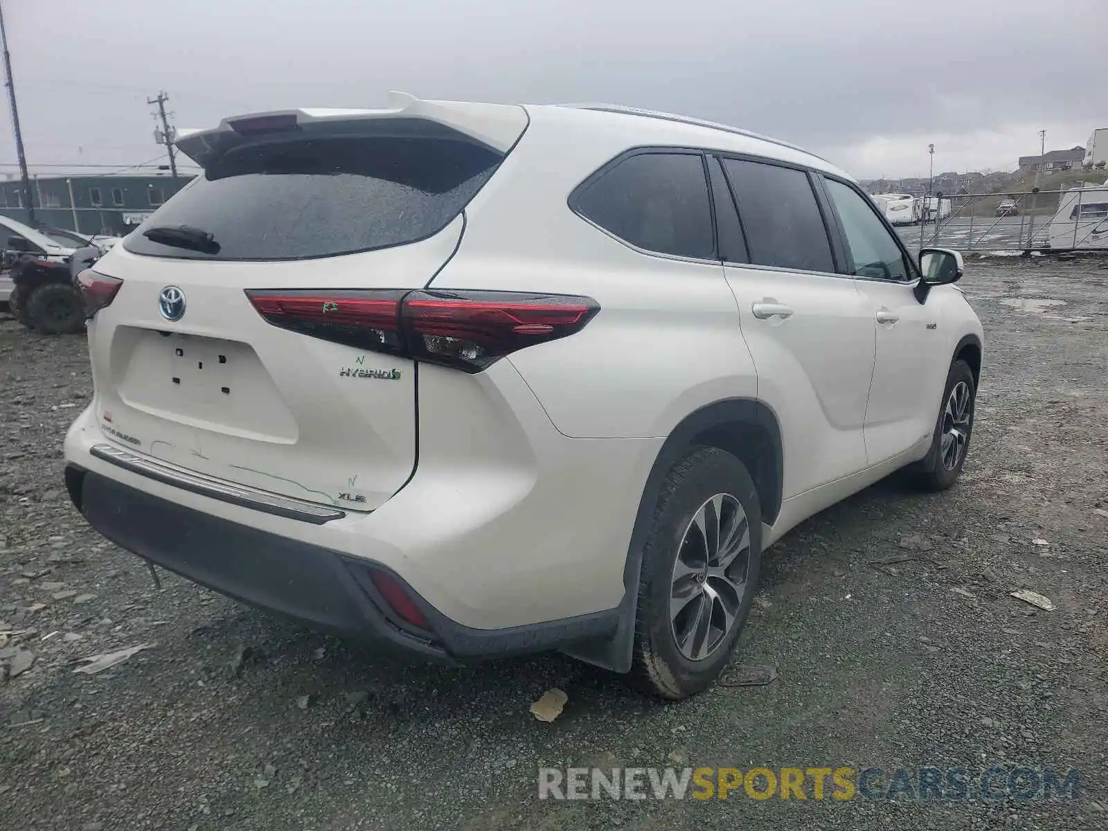 4 Photograph of a damaged car 5TDGBRCH9MS051918 TOYOTA HIGHLANDER 2021