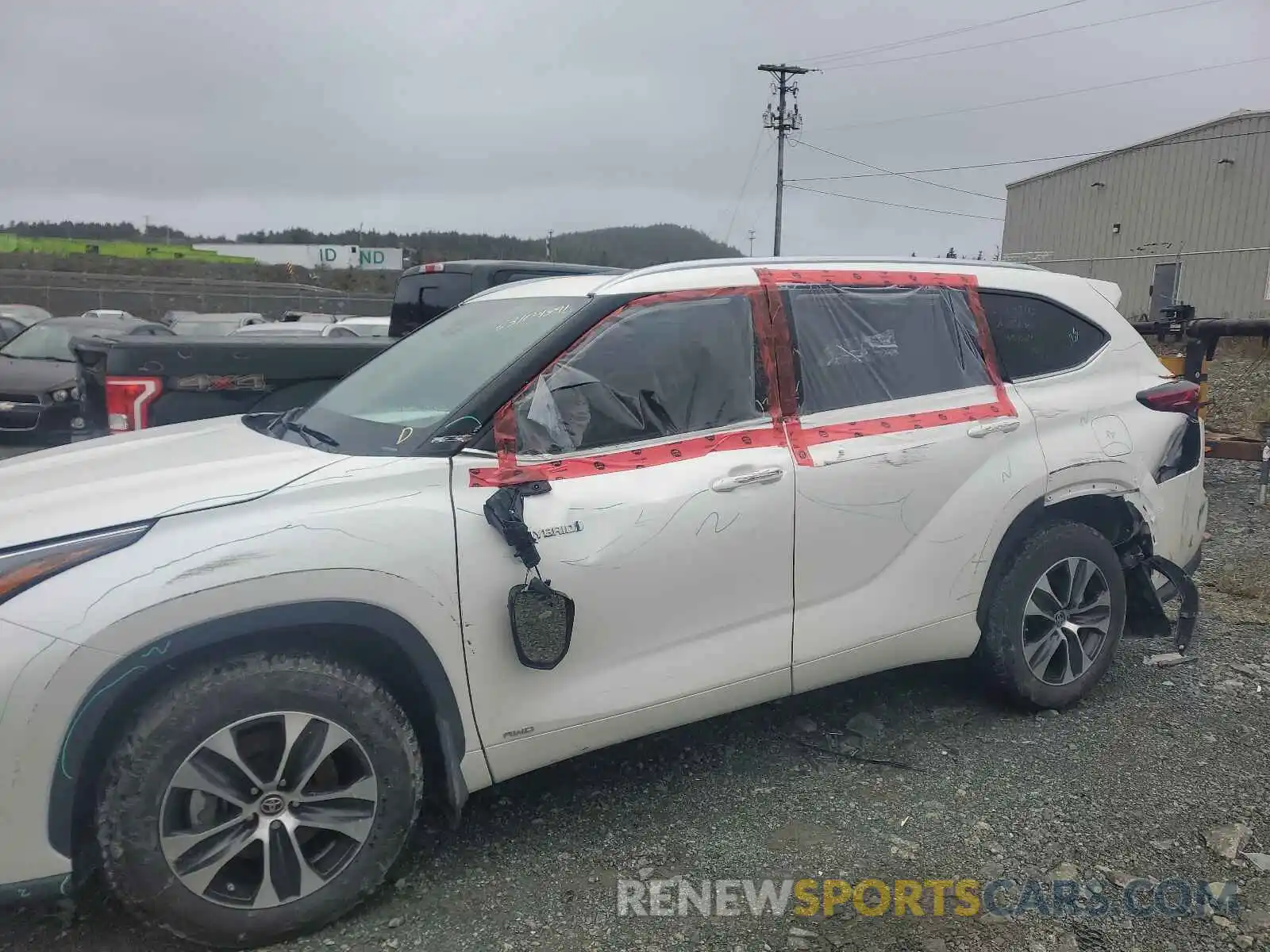 9 Photograph of a damaged car 5TDGBRCH9MS051918 TOYOTA HIGHLANDER 2021