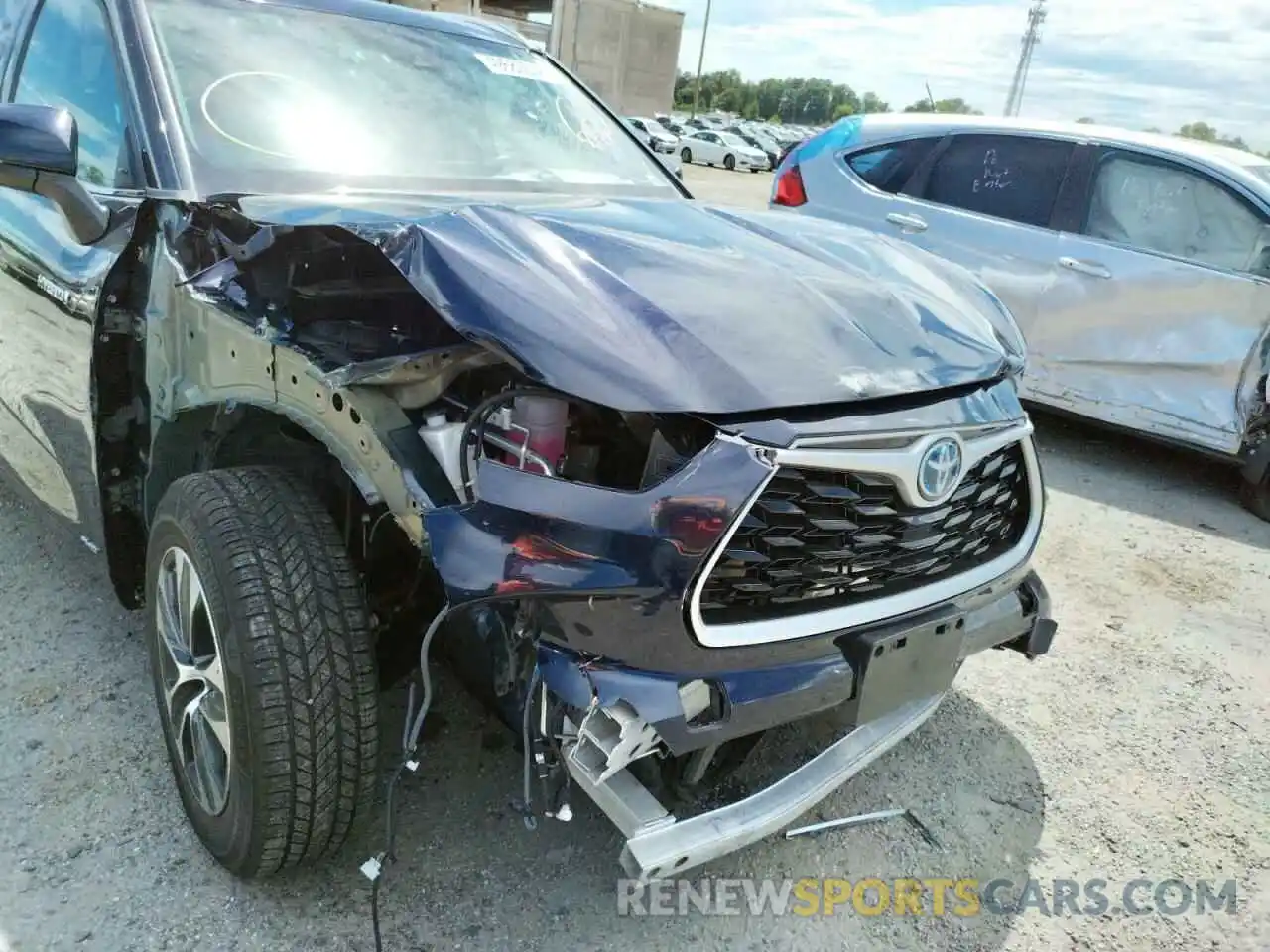 9 Photograph of a damaged car 5TDGBRCH9MS515032 TOYOTA HIGHLANDER 2021