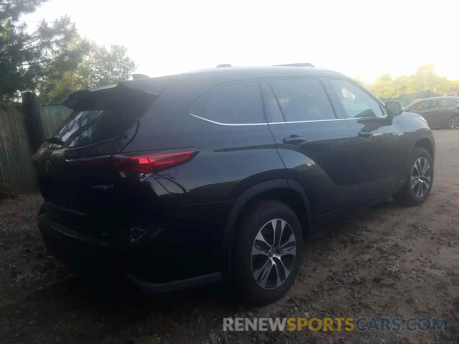 4 Photograph of a damaged car 5TDGBRCH9MS526421 TOYOTA HIGHLANDER 2021