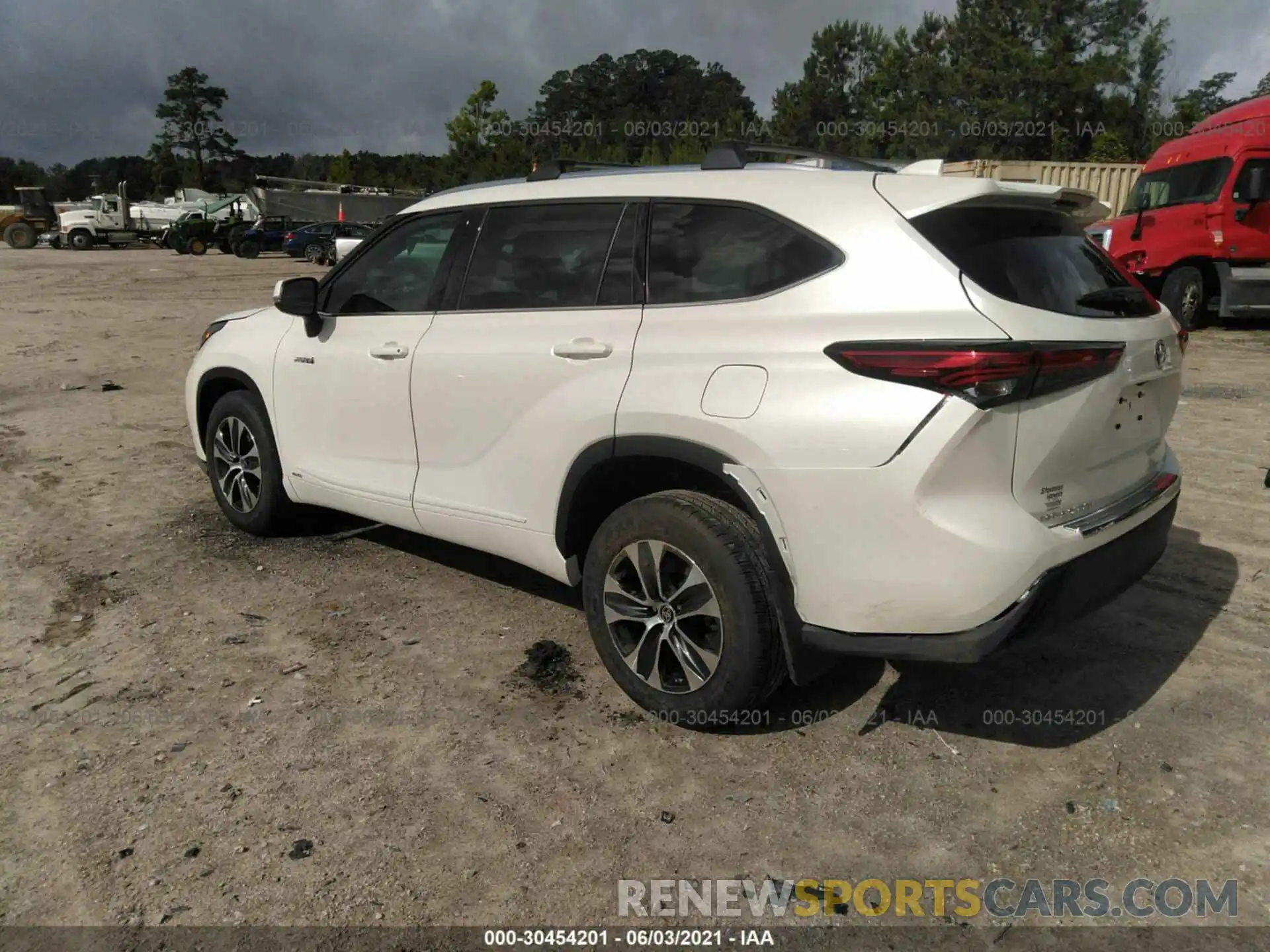 3 Photograph of a damaged car 5TDGBRCH9MS526662 TOYOTA HIGHLANDER 2021