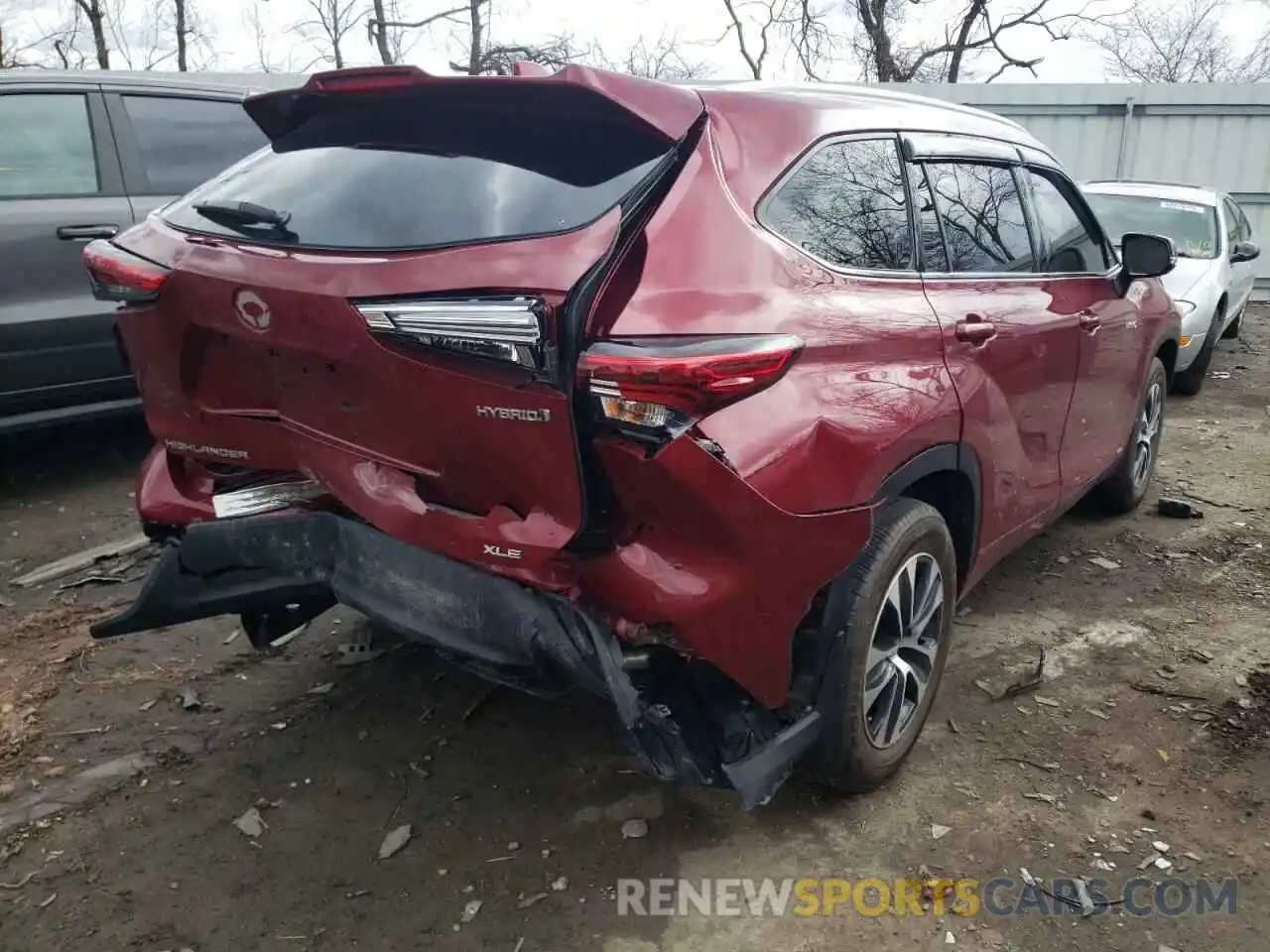 4 Photograph of a damaged car 5TDGBRCH9MS528105 TOYOTA HIGHLANDER 2021