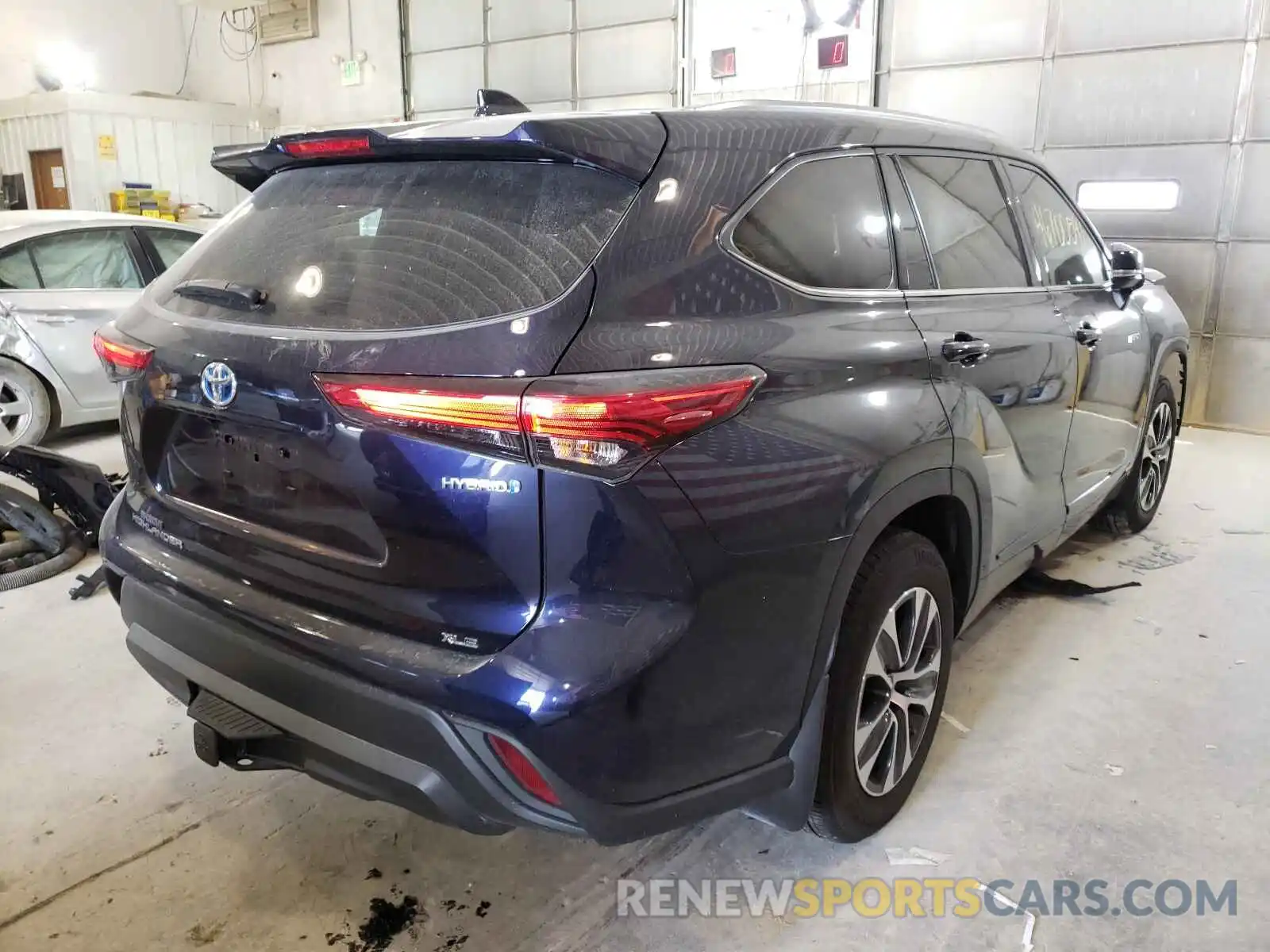 4 Photograph of a damaged car 5TDGBRCHXMS026185 TOYOTA HIGHLANDER 2021