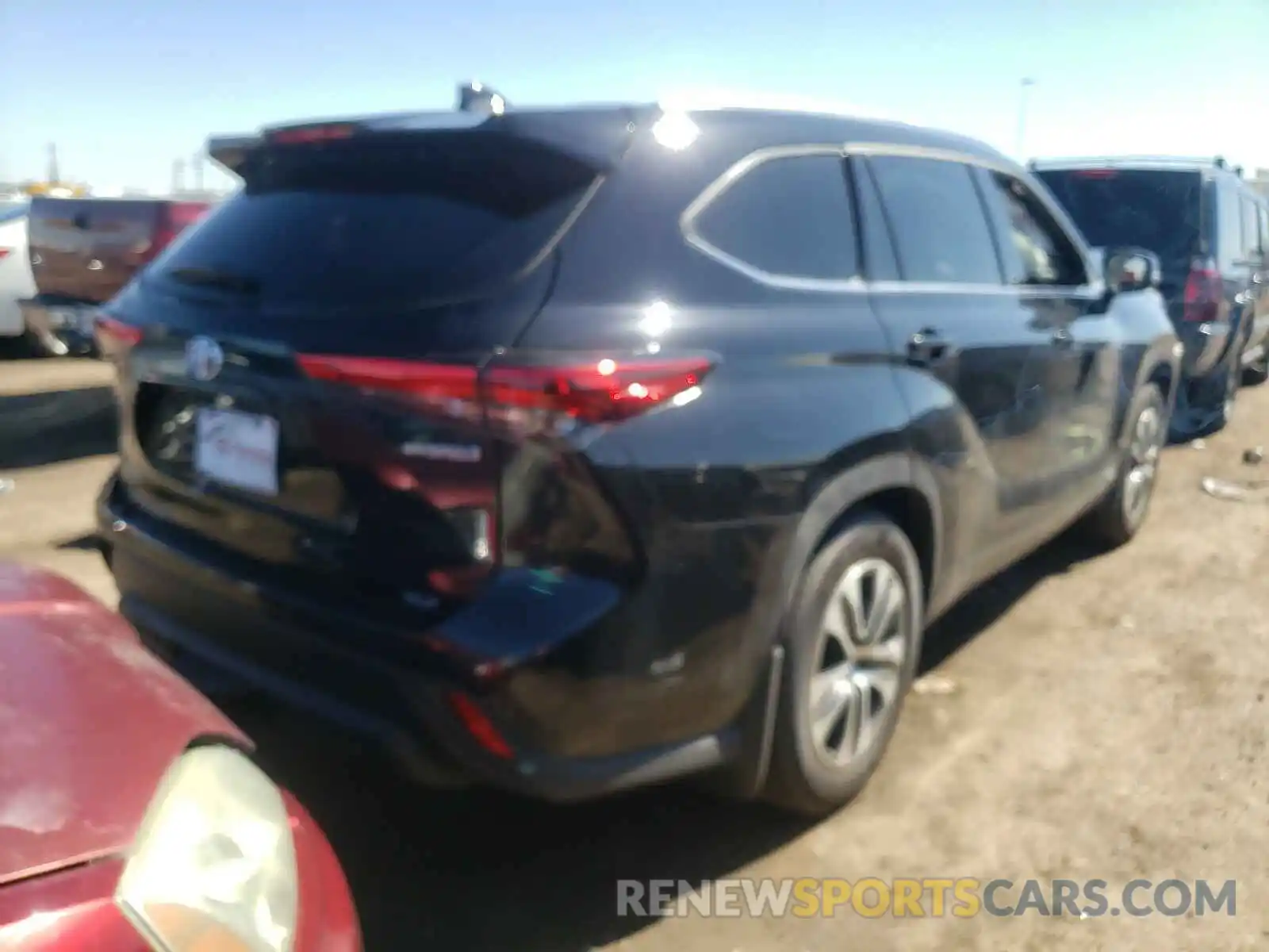 4 Photograph of a damaged car 5TDGBRCHXMS038627 TOYOTA HIGHLANDER 2021