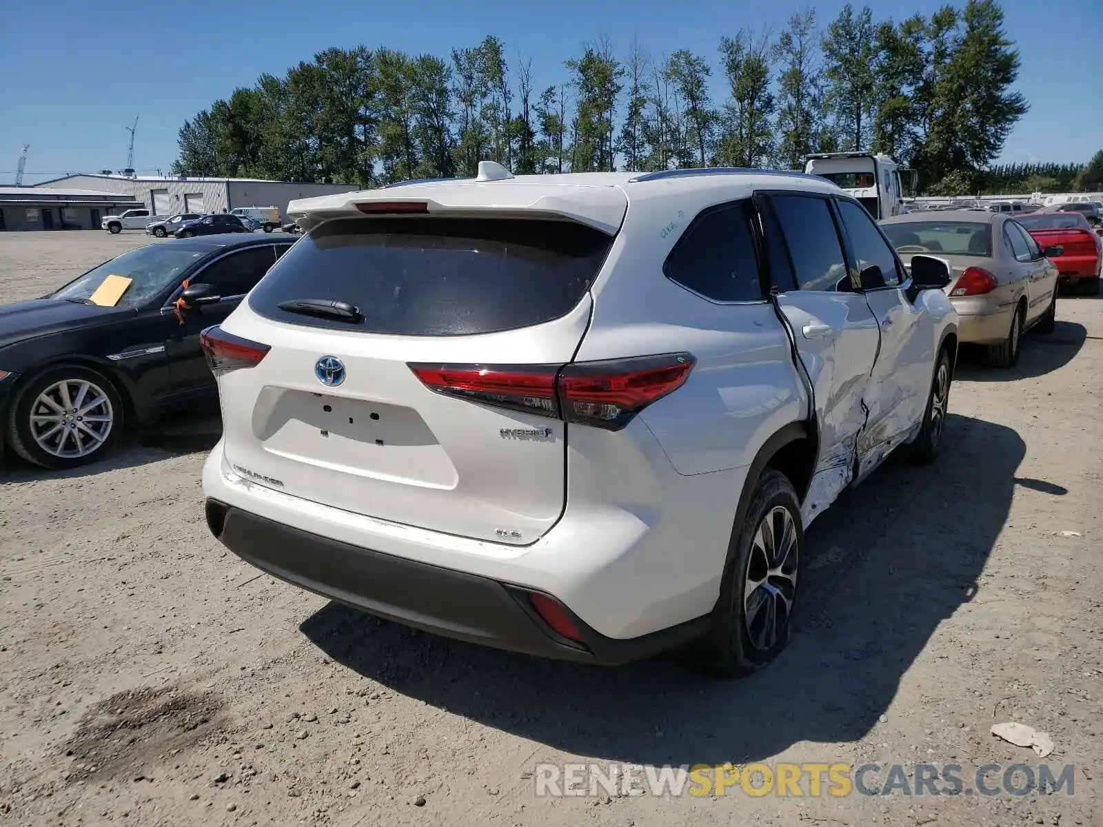 4 Photograph of a damaged car 5TDGBRCHXMS045769 TOYOTA HIGHLANDER 2021