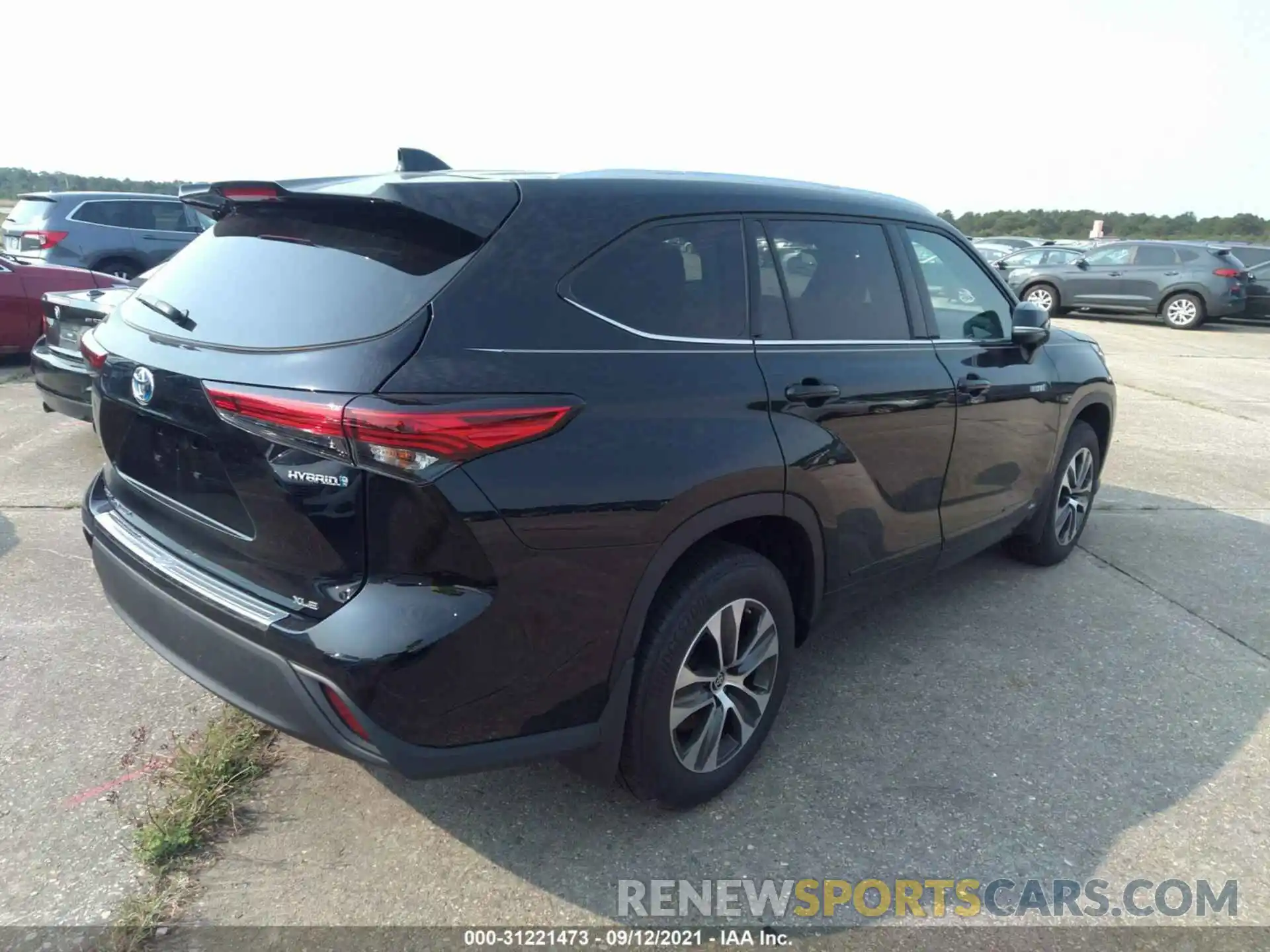 4 Photograph of a damaged car 5TDGBRCHXMS060174 TOYOTA HIGHLANDER 2021