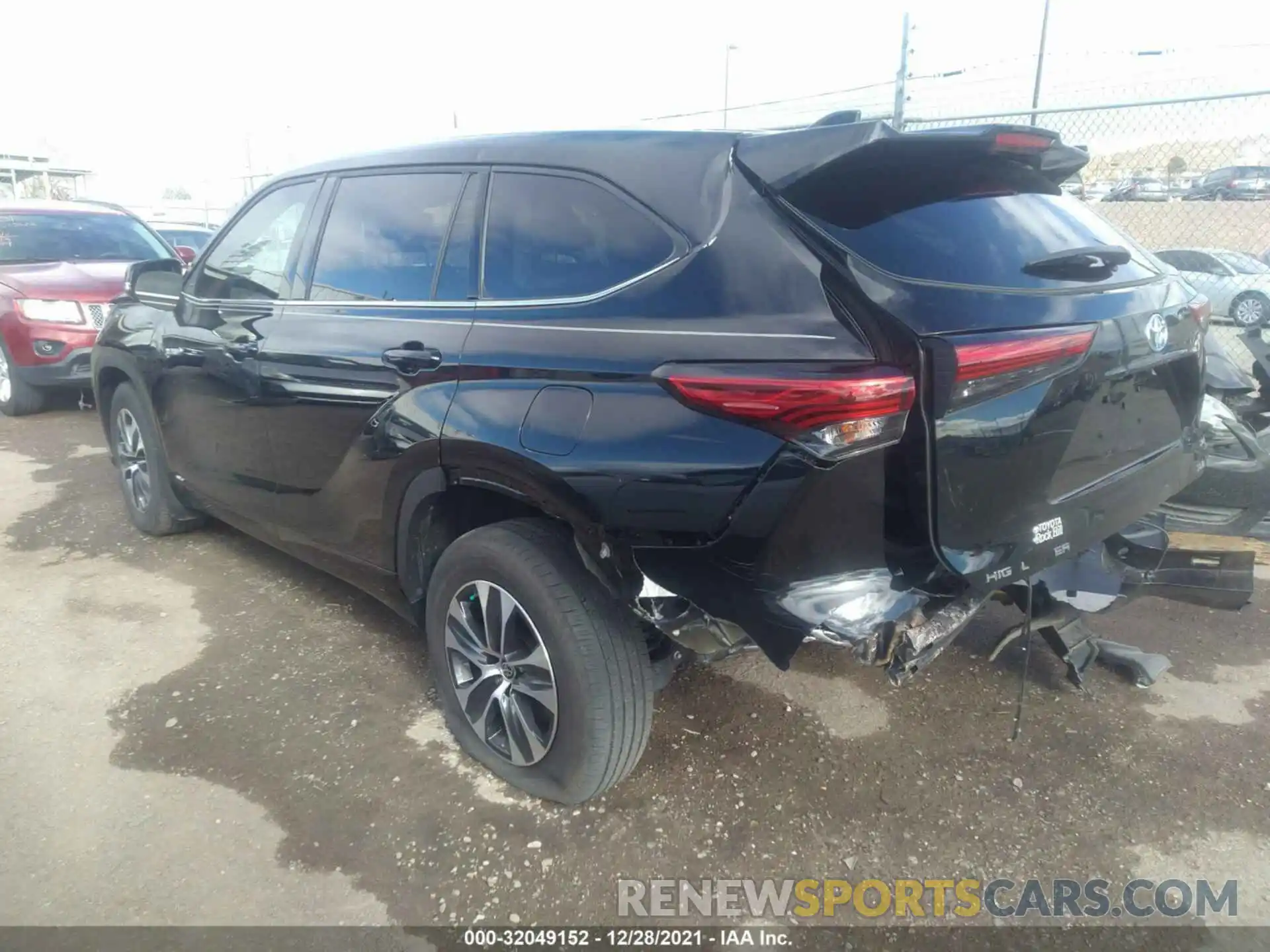 3 Photograph of a damaged car 5TDGBRCHXMS527478 TOYOTA HIGHLANDER 2021