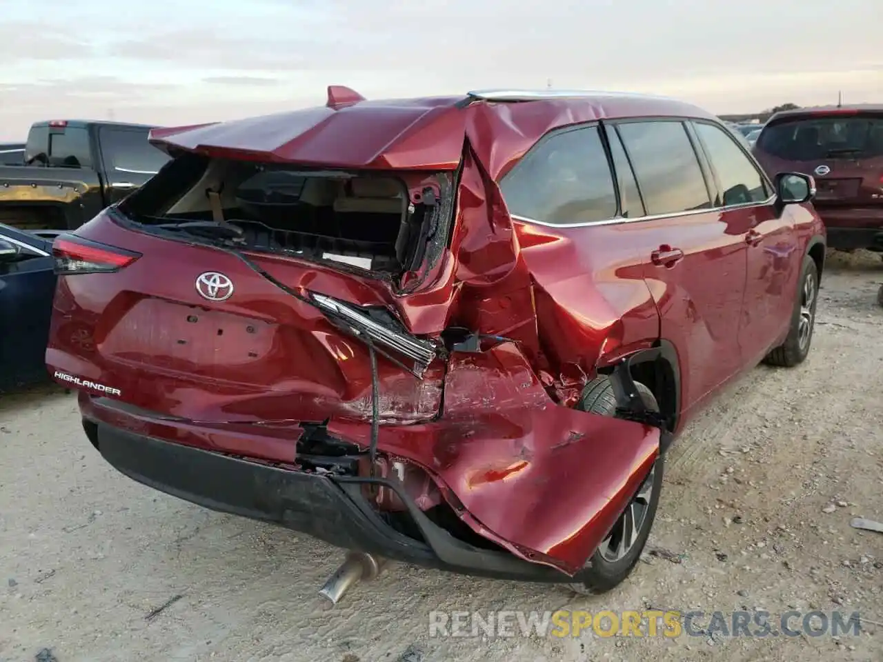 4 Photograph of a damaged car 5TDGZRAH0MS034939 TOYOTA HIGHLANDER 2021