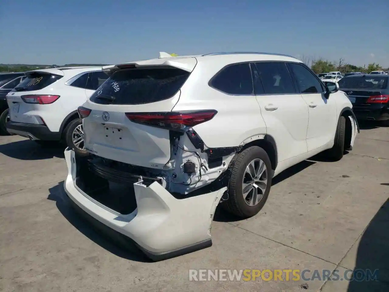 4 Photograph of a damaged car 5TDGZRAH0MS052552 TOYOTA HIGHLANDER 2021