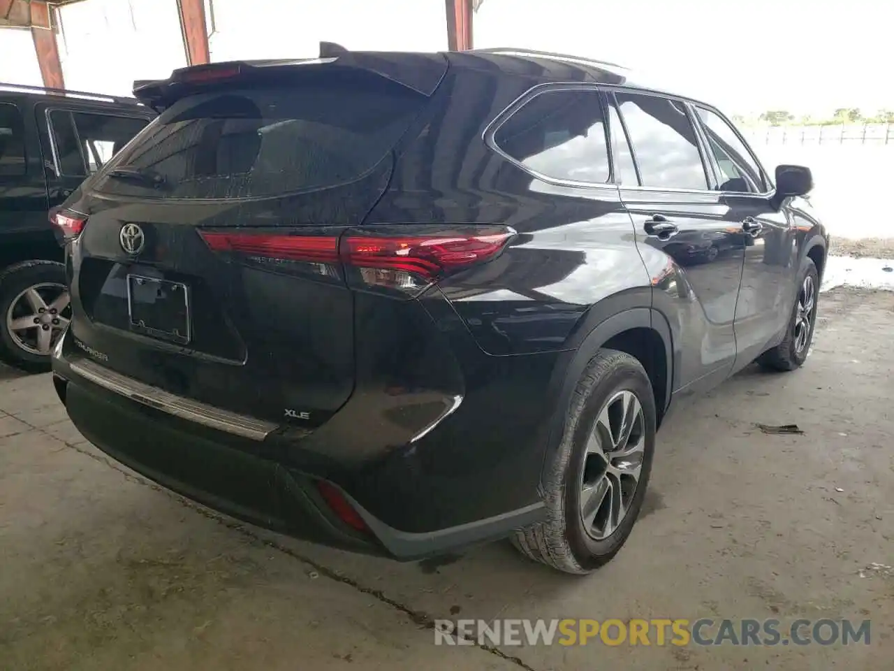 4 Photograph of a damaged car 5TDGZRAH0MS070713 TOYOTA HIGHLANDER 2021