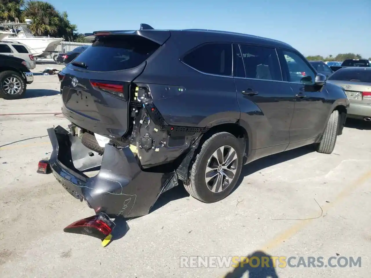 4 Photograph of a damaged car 5TDGZRAH0MS518223 TOYOTA HIGHLANDER 2021